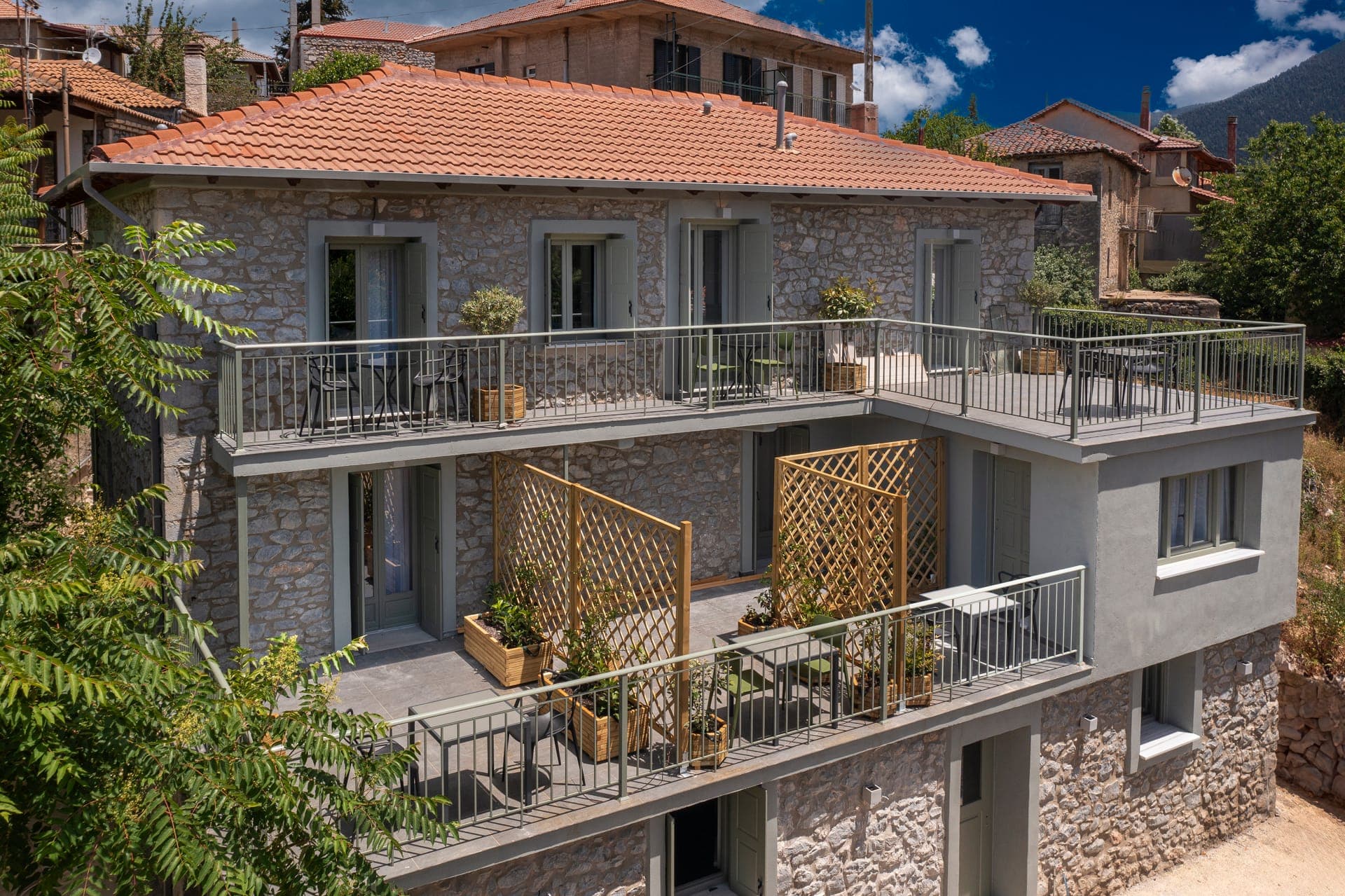 properties-ACRADEORUM-1.jpg