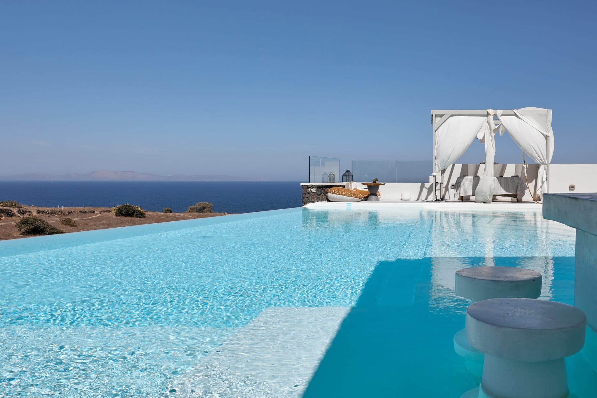 properties-ADORNOOIA-0.jpg