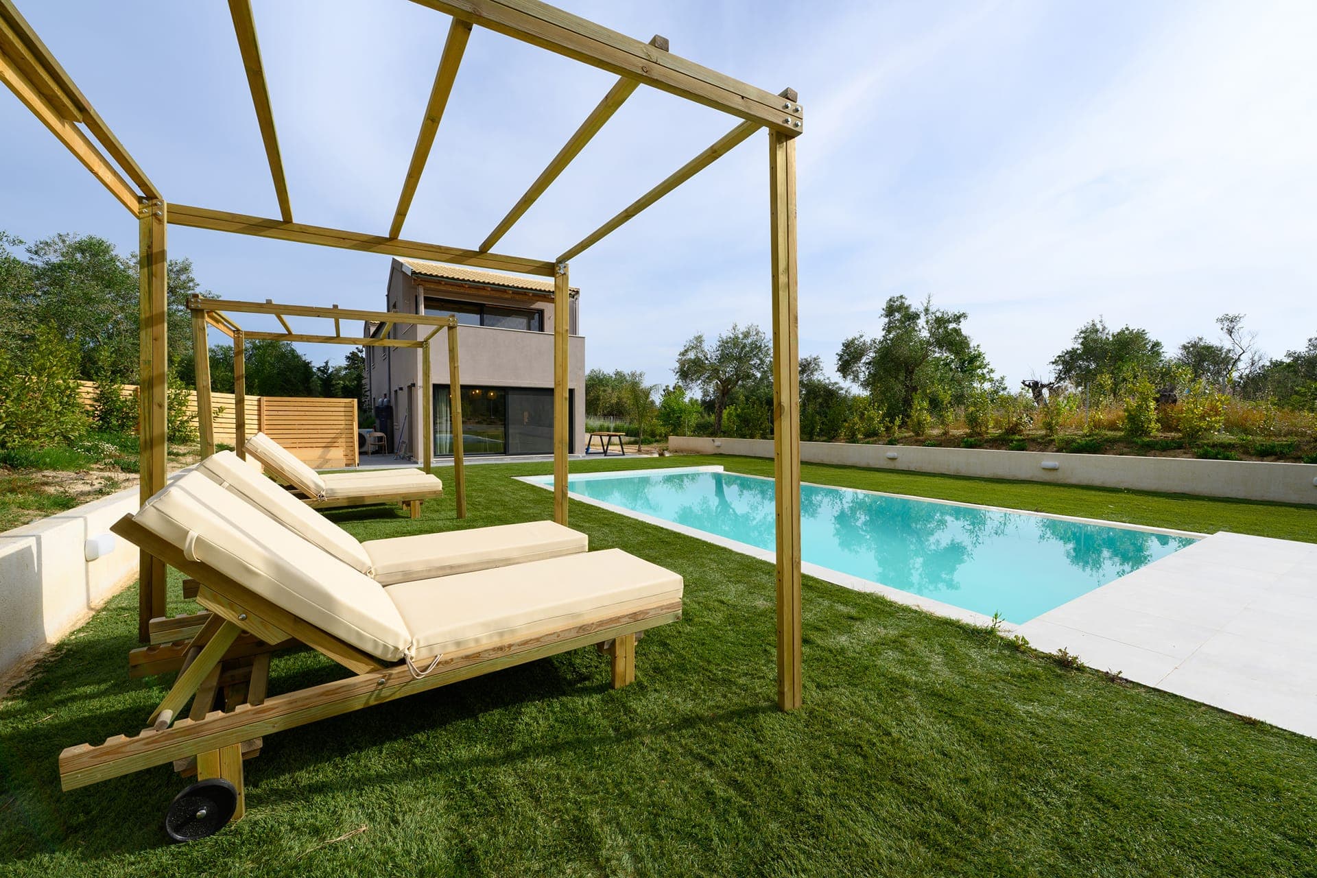 properties-AEOLINACCF-0.jpg