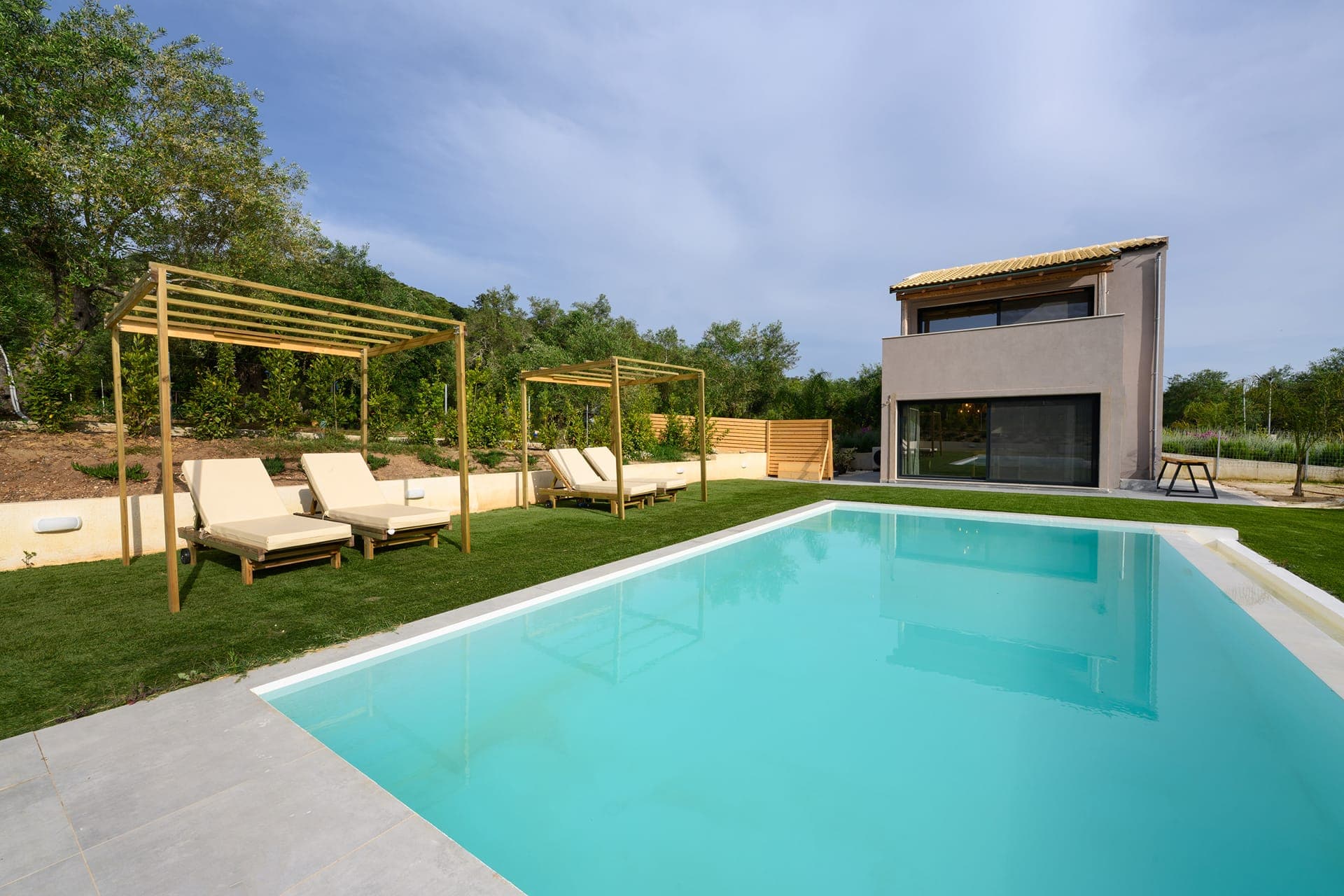 properties-AEOLINACCF-1.jpg