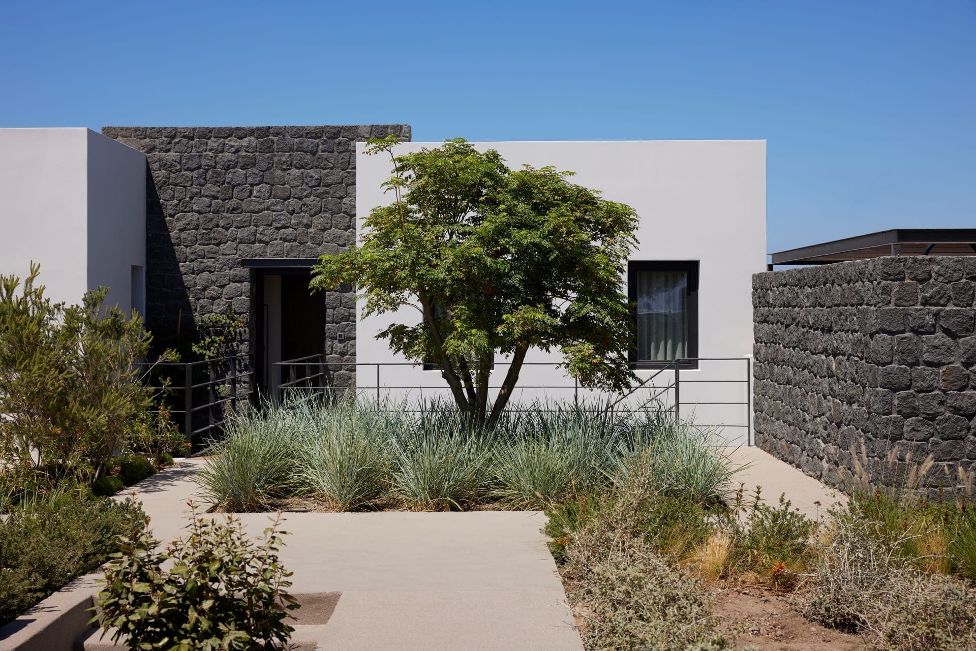 properties-AERNIASUIT-4.jpg