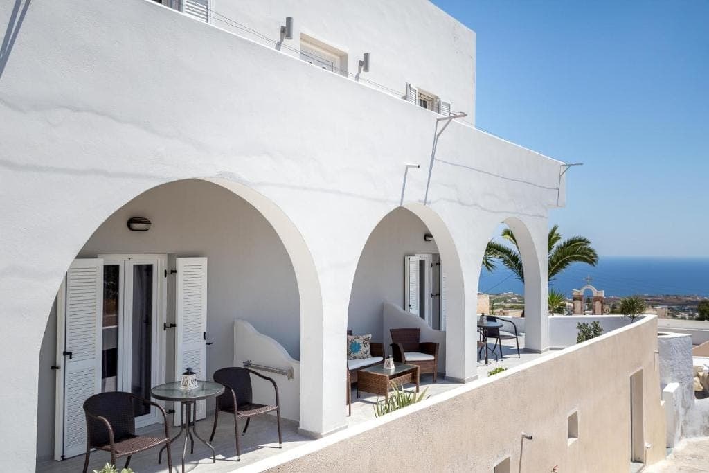 properties-AIGLIVILLA-0.jpg