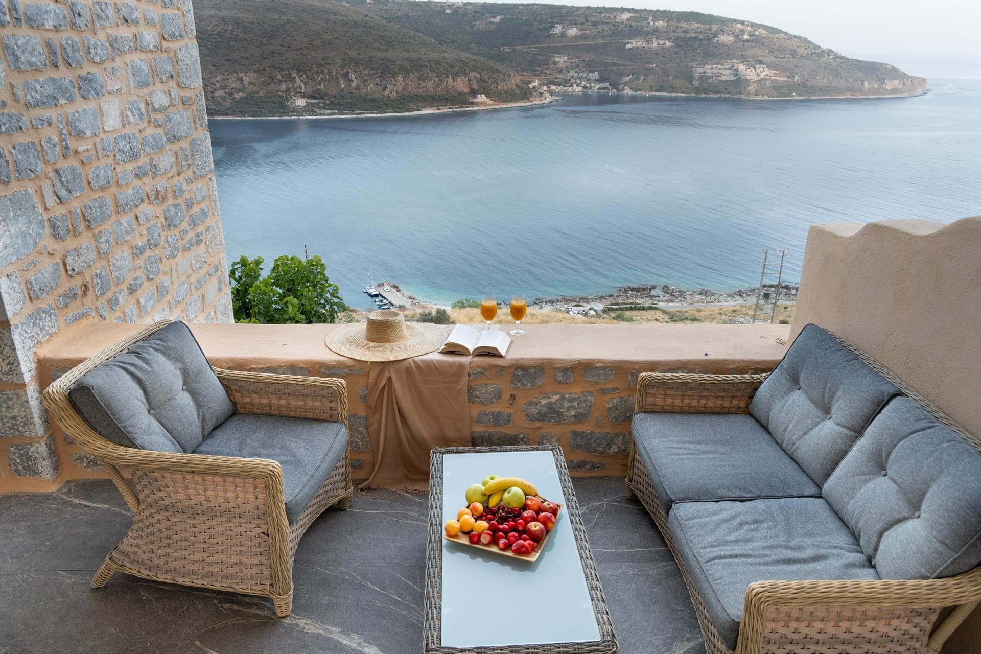 properties-AKROLITHIG-1.jpg