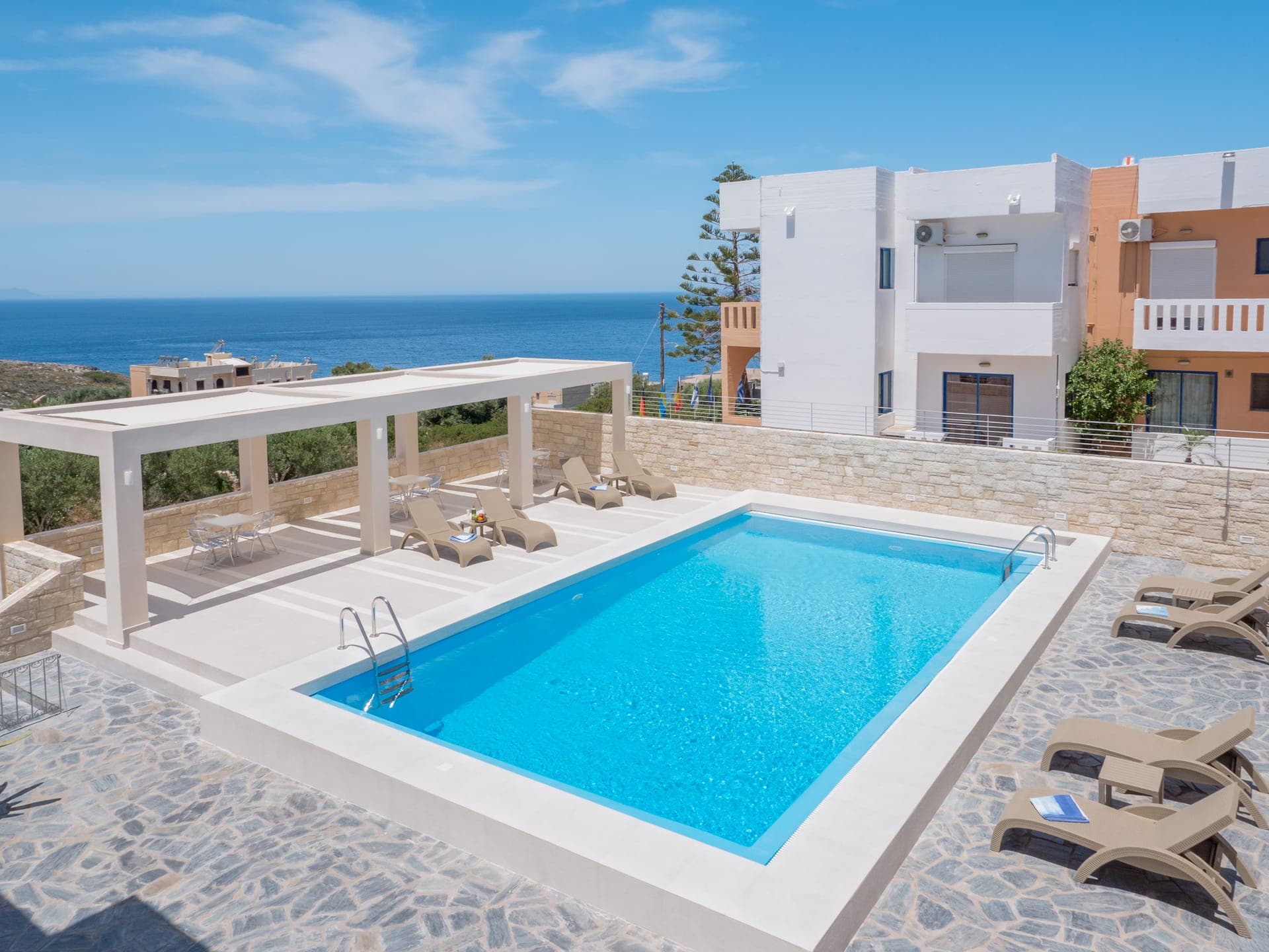 properties-ALEXCHANIA-0.jpg