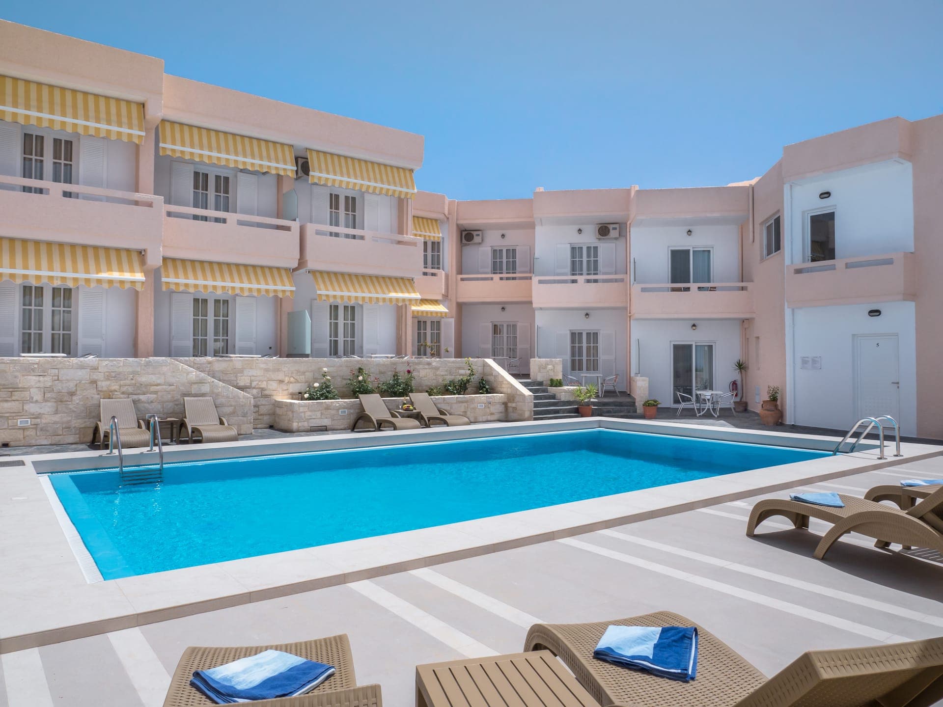 properties-ALEXCHANIA-1.jpg