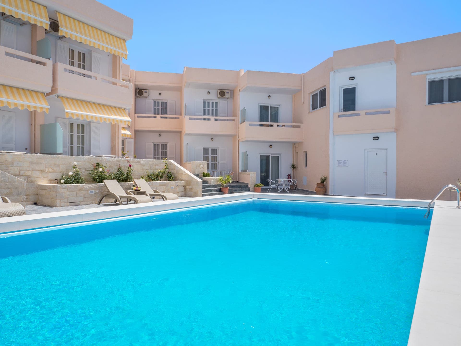 properties-ALEXCHANIA-2.jpg