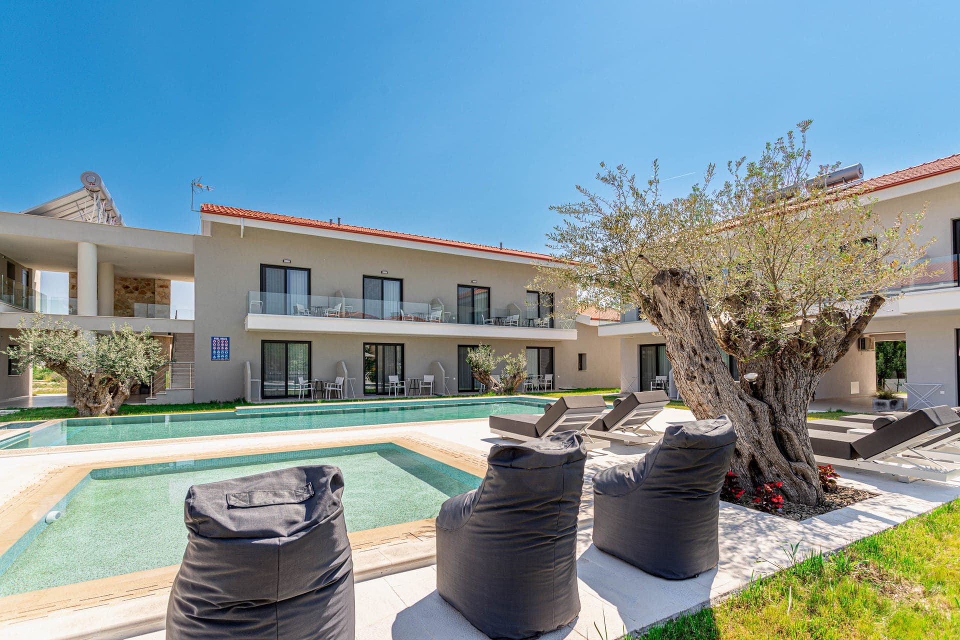 properties-ALEXMARE-3.jpg