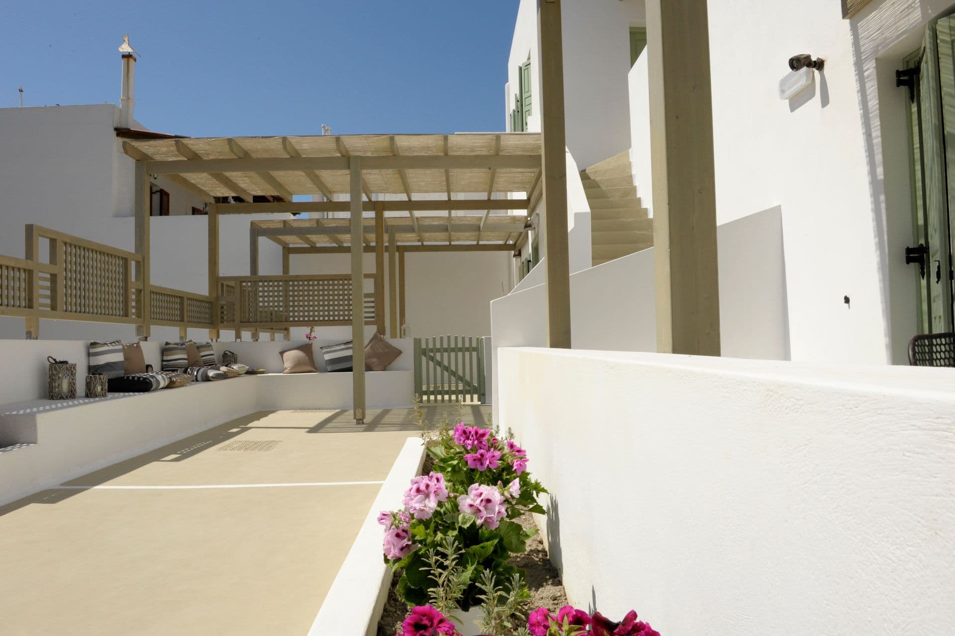 properties-ALMYRIS-1.jpg