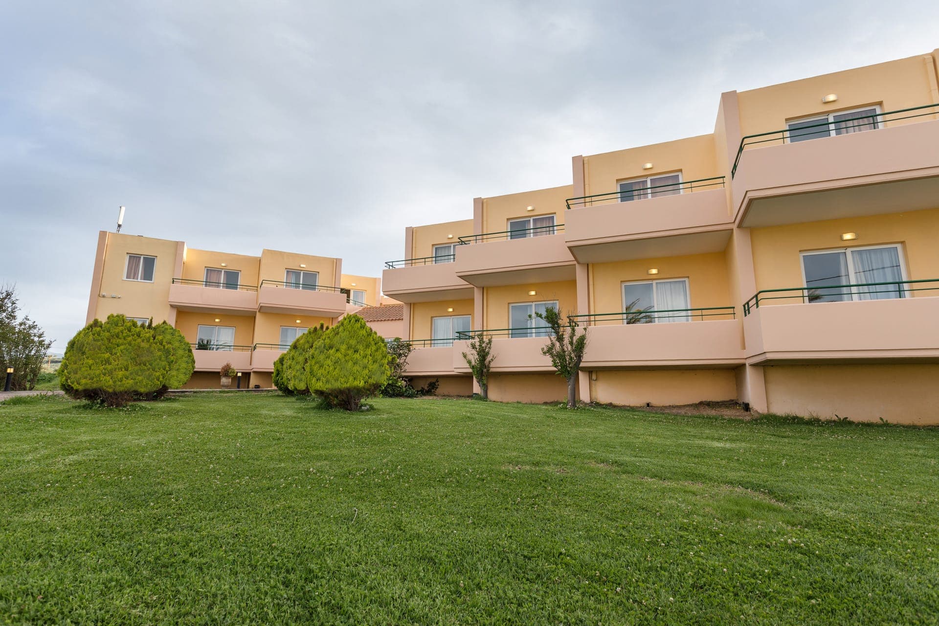 properties-ALONIACHAN-1.jpg