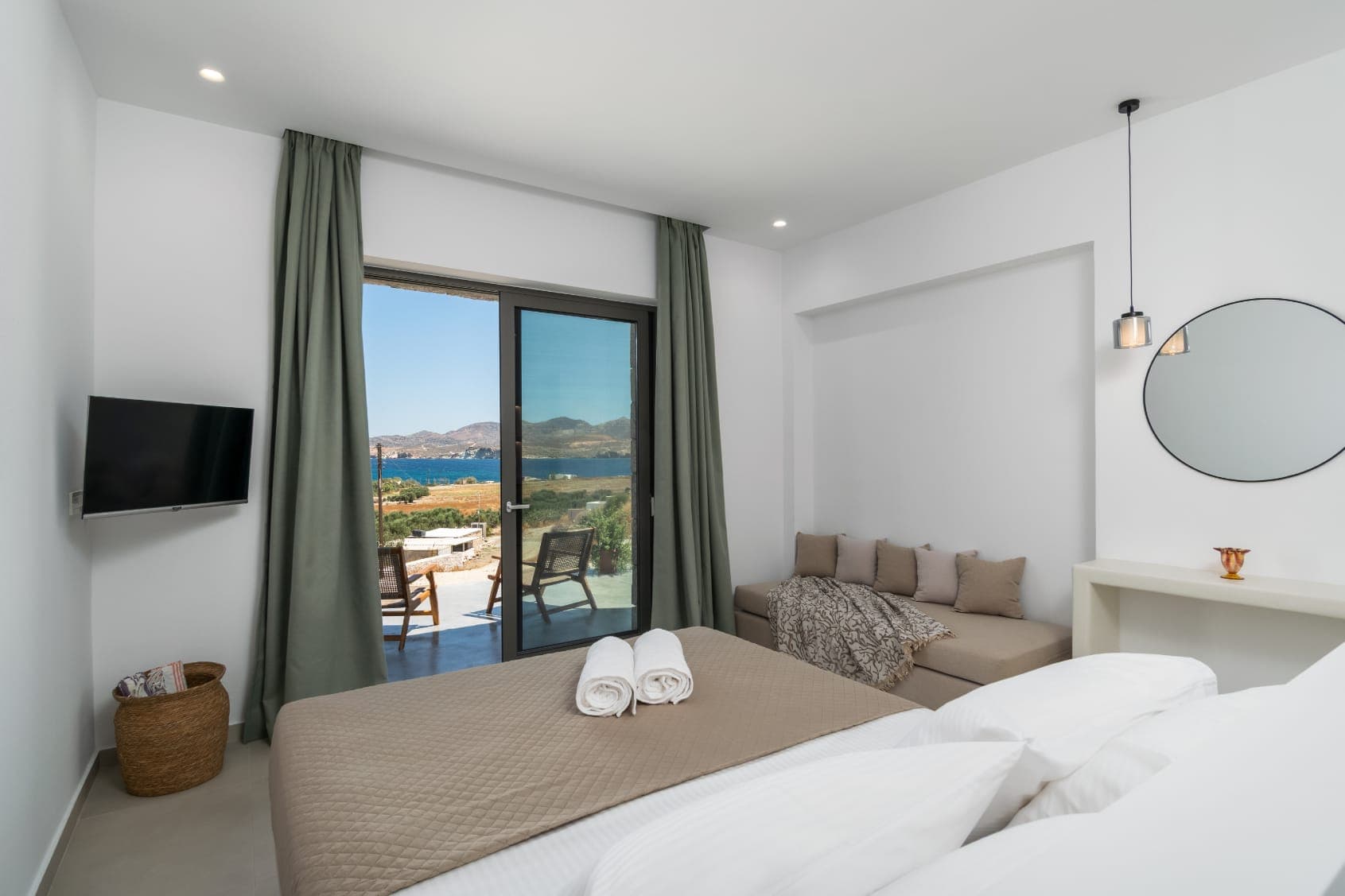 properties-ALONISUIT-1.jpg