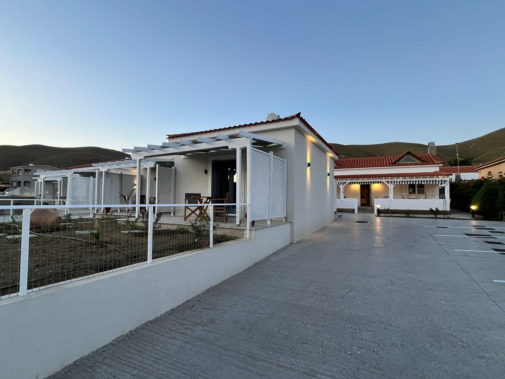 properties-AMPELITISL-1.jpg