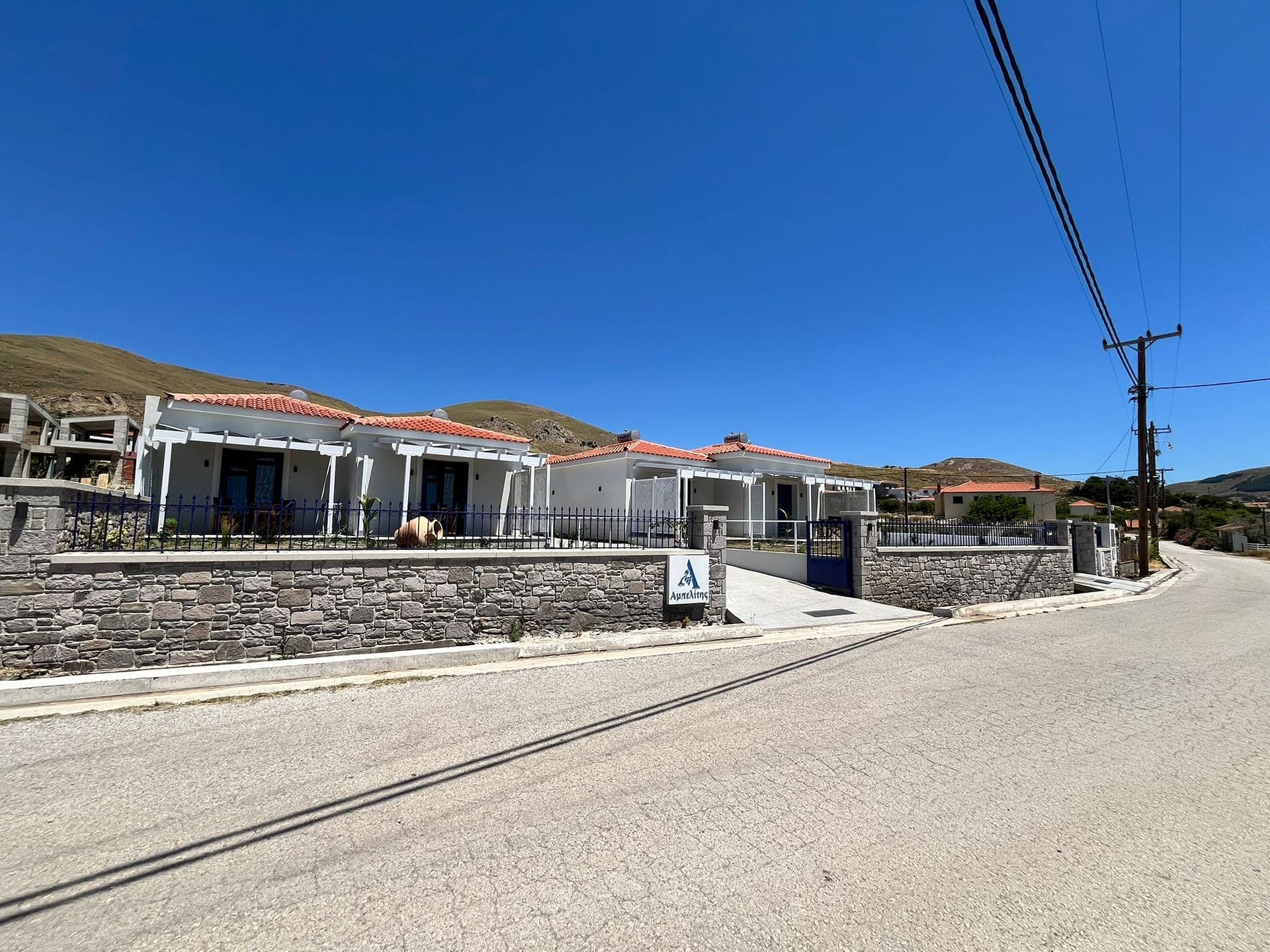 properties-AMPELITISL-2.jpg
