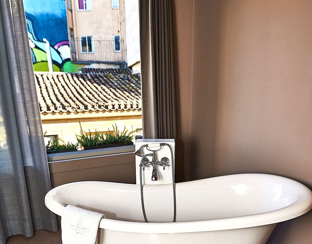 Εxecutive Suite with City View