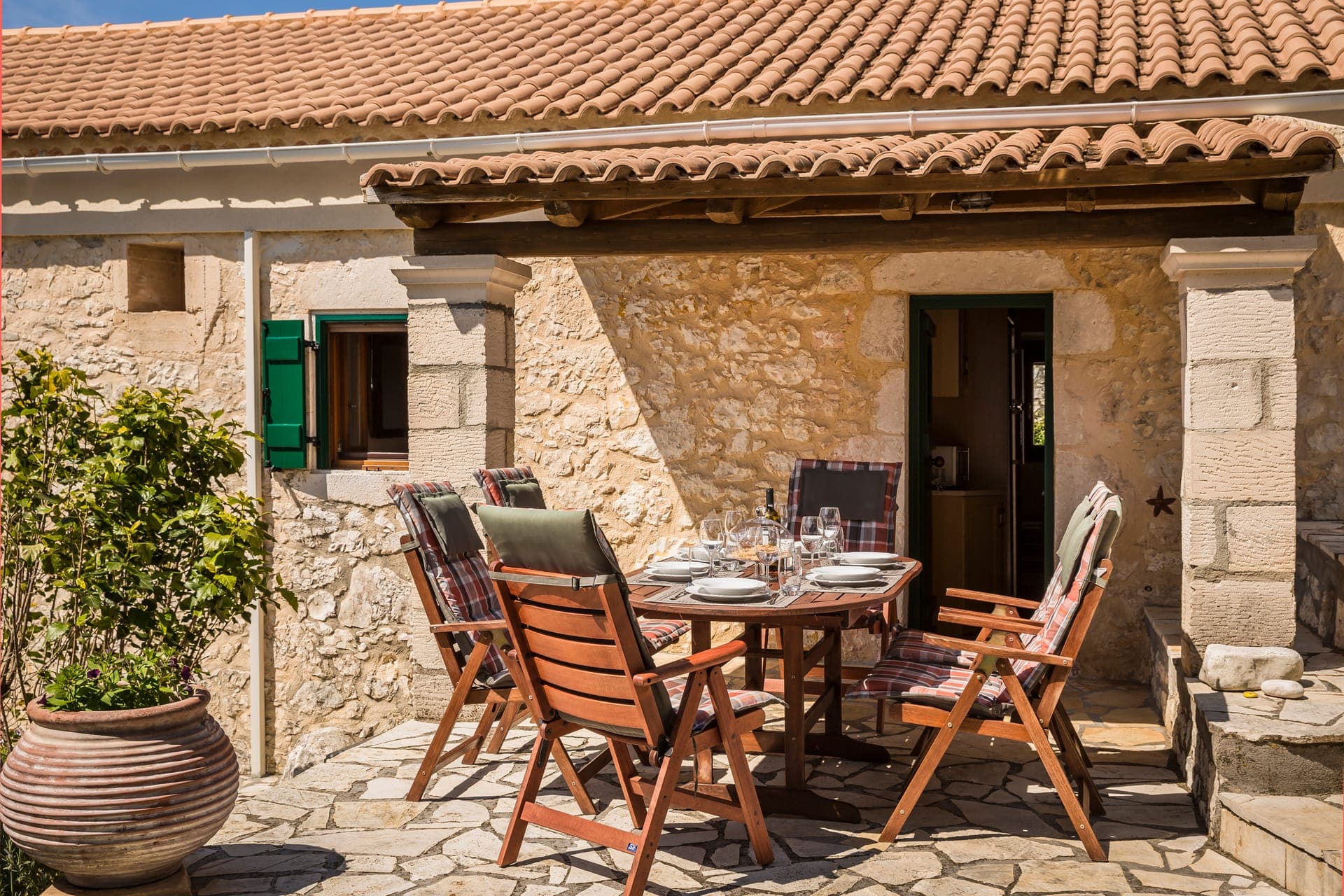 properties-ANOFLI1843-3.jpg