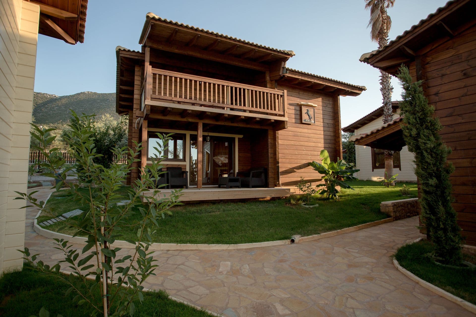 properties-ANTHIDONES-1.jpg