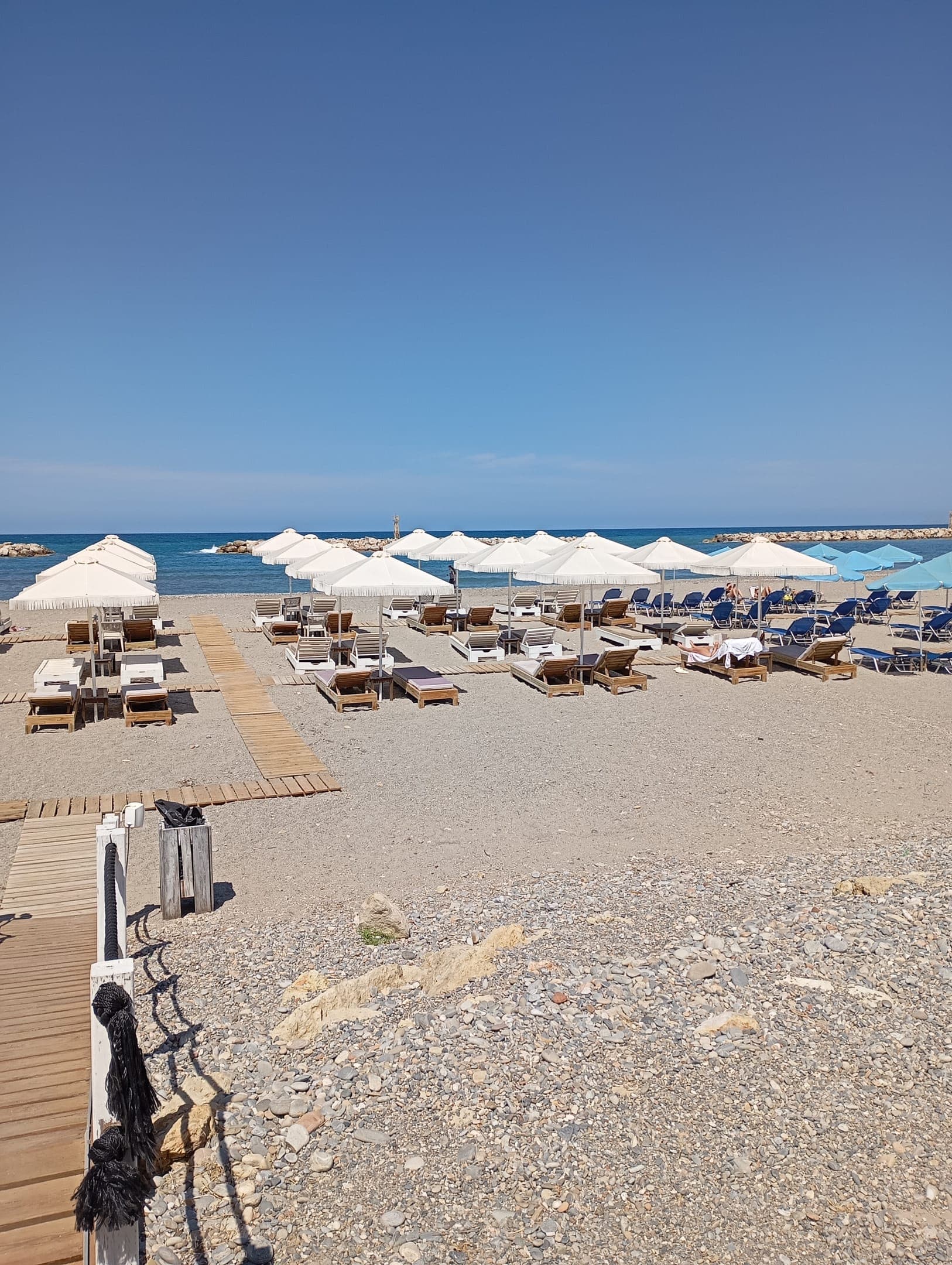 Nearby Beach 400m from property
Παραλία 400μ από το ξενοδοχείο