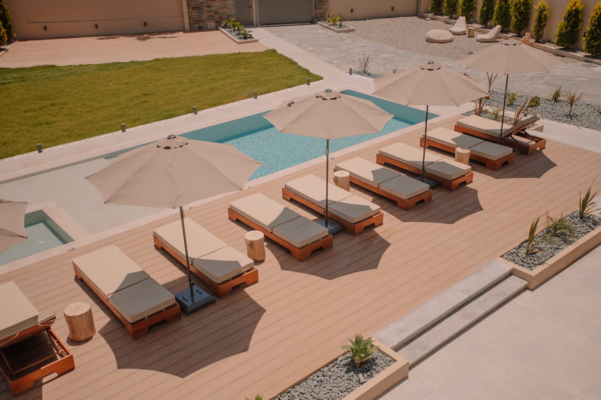 properties-AQUABL-2.jpg