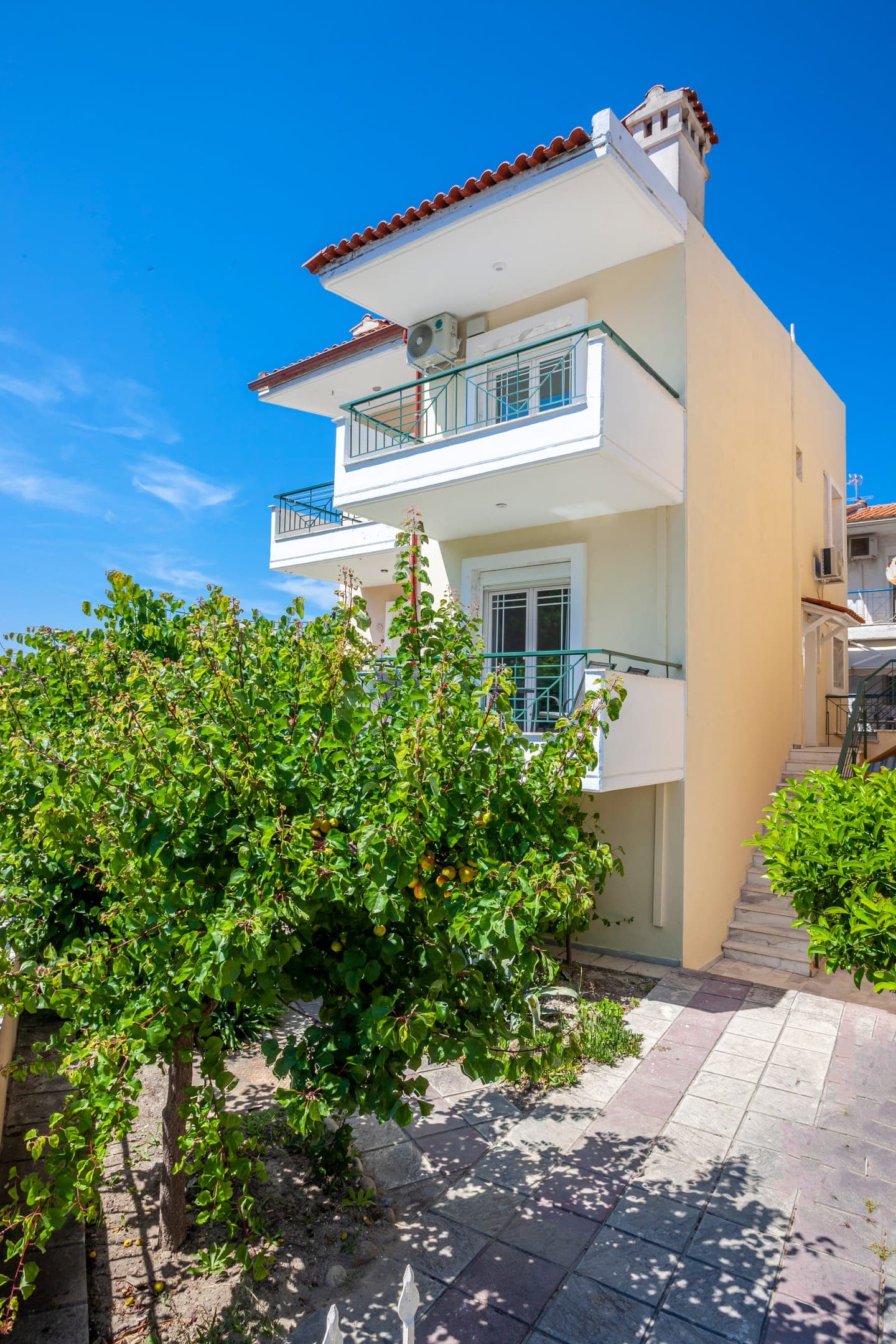 properties-ARISLUX-2.jpg