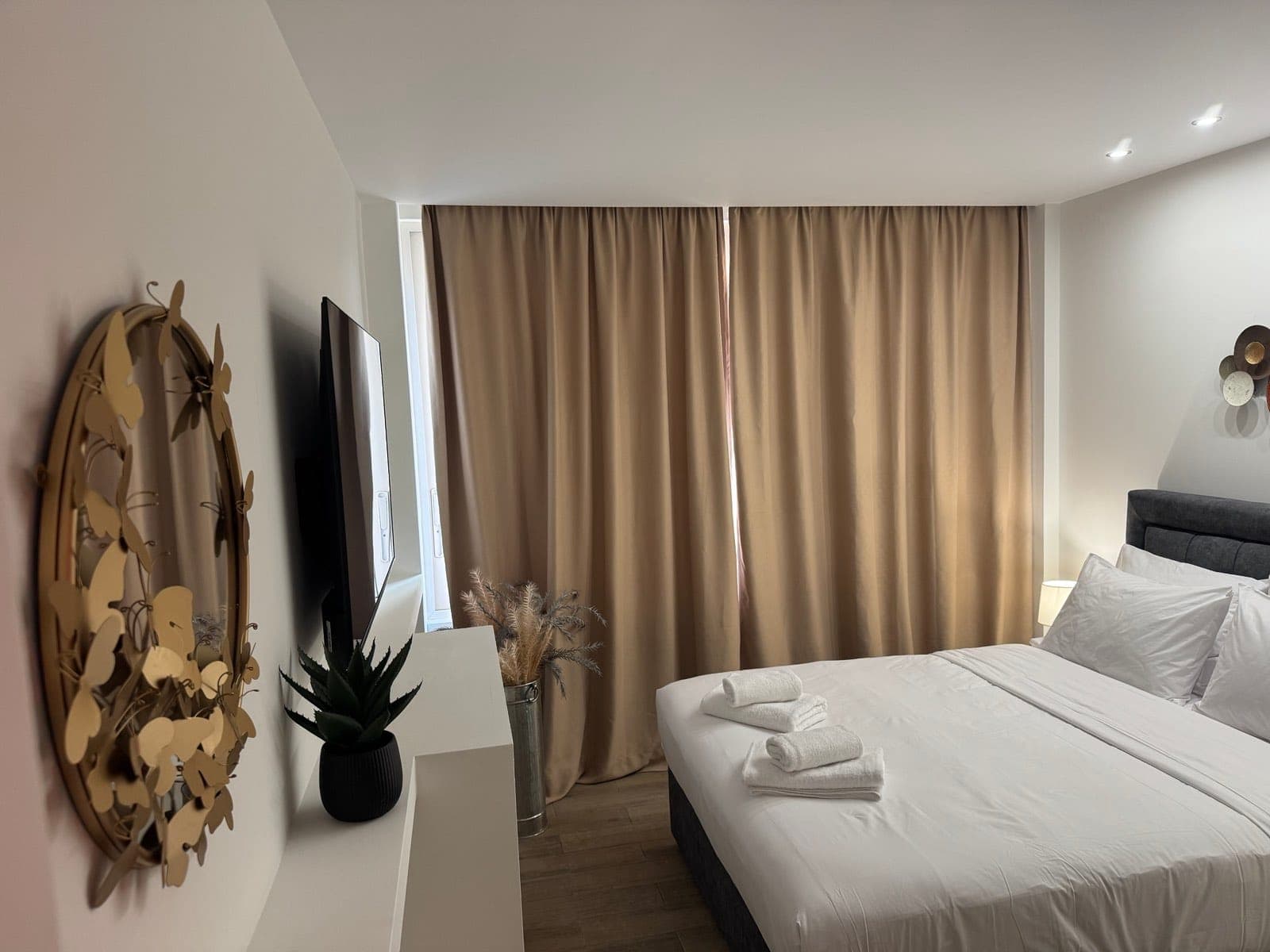 properties-ATHENSELEV-1.jpg