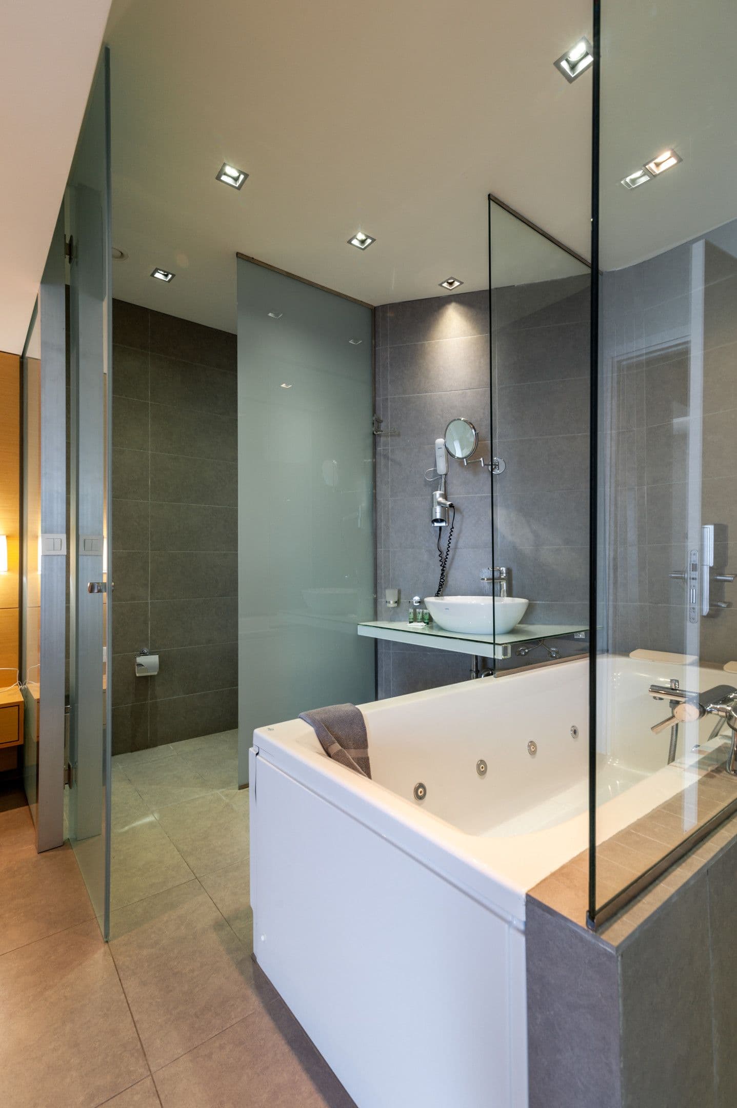 properties-ATLANTISCH-1.jpg