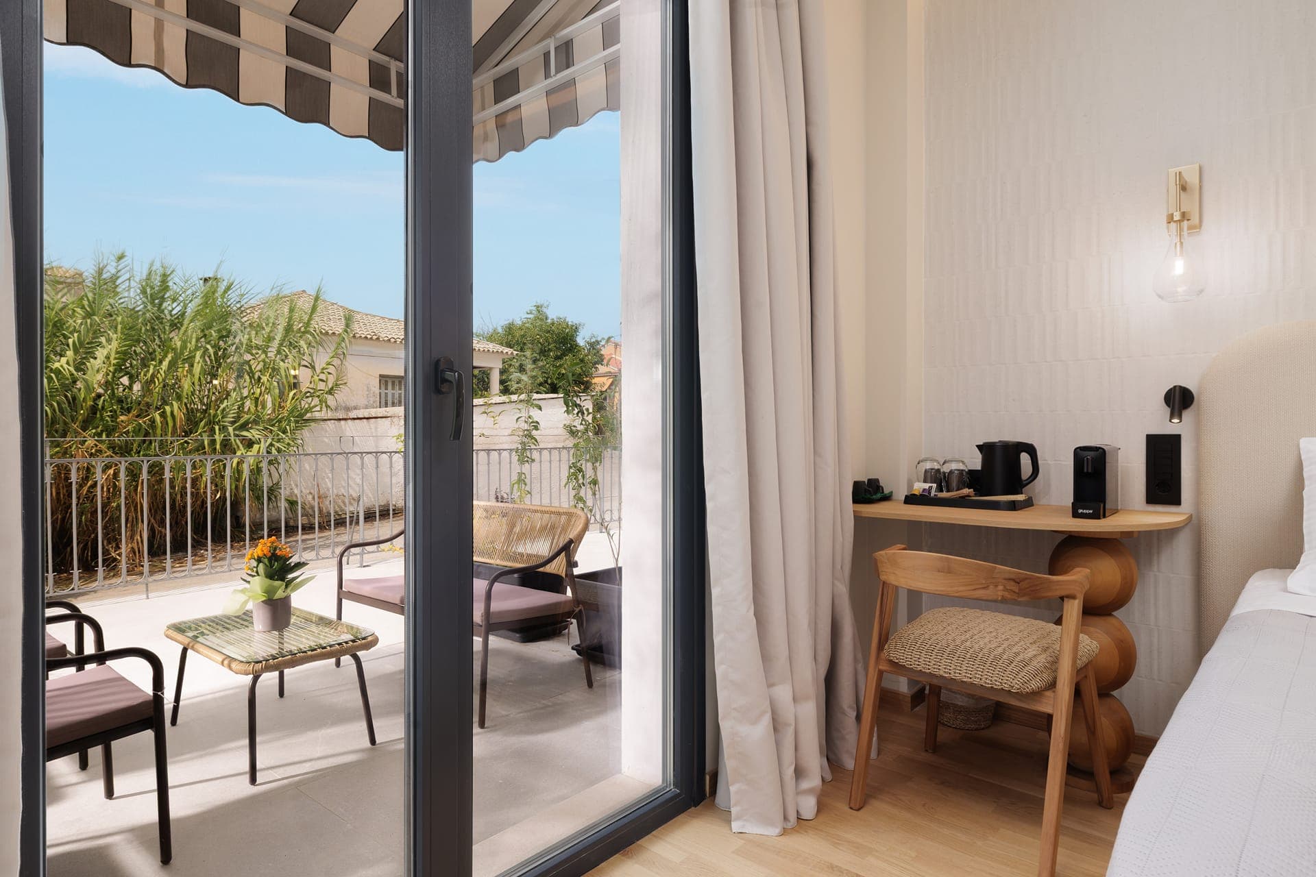 properties-AVIAHOT-1.jpg