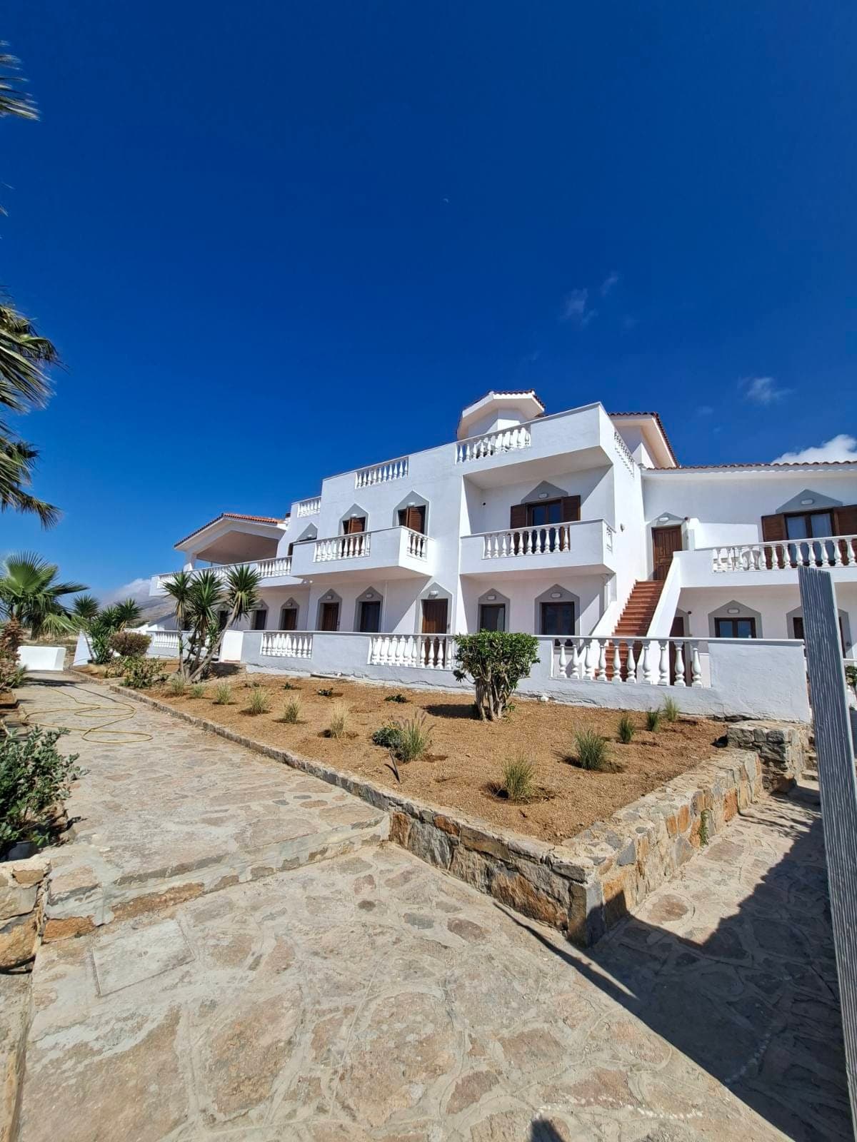 properties-AVRAHOTEL-1.jpg