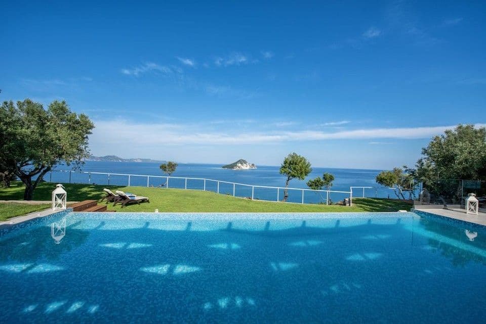properties-AVRAVILLA-1.jpg