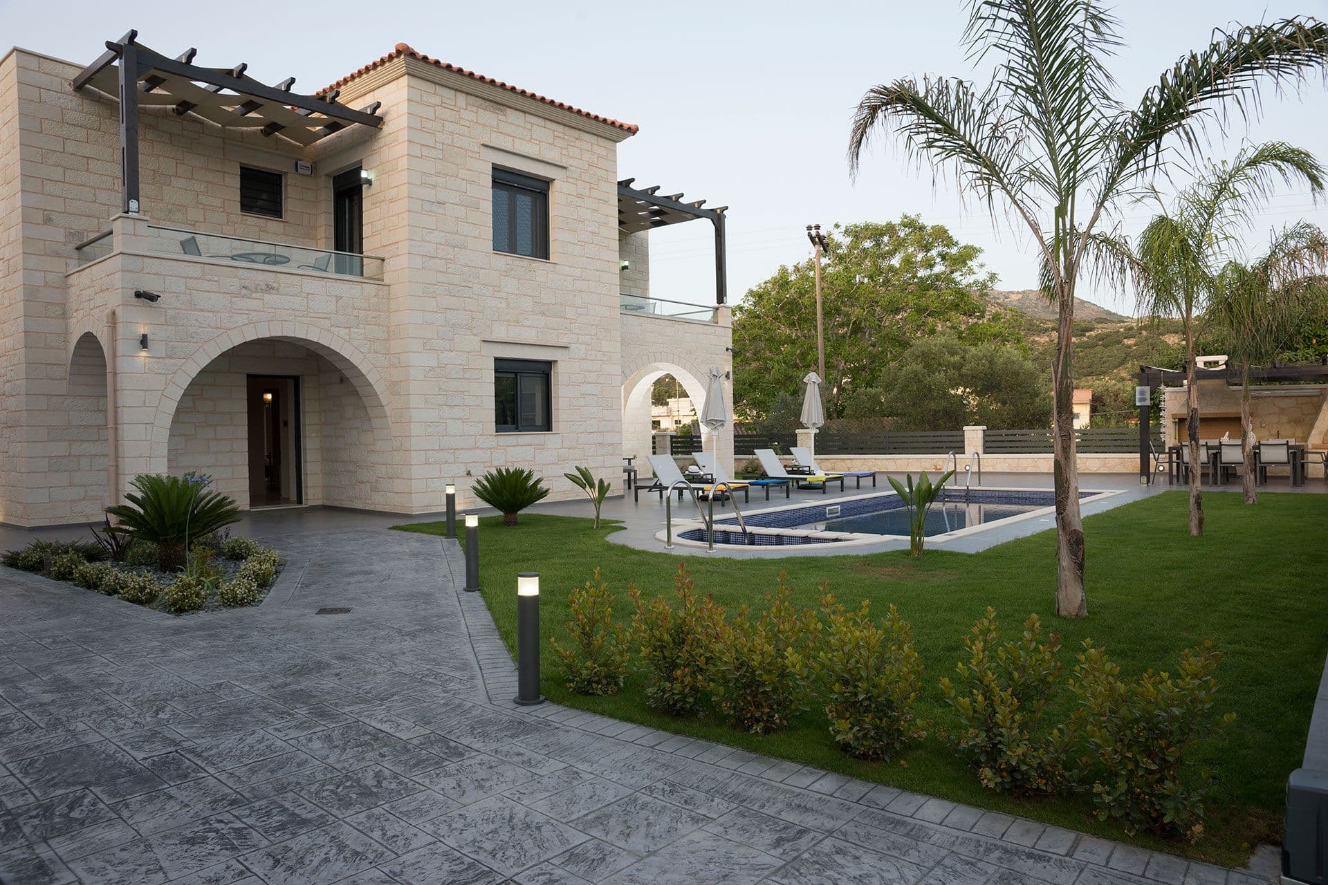 properties-AZALEVILLA-0.jpg
