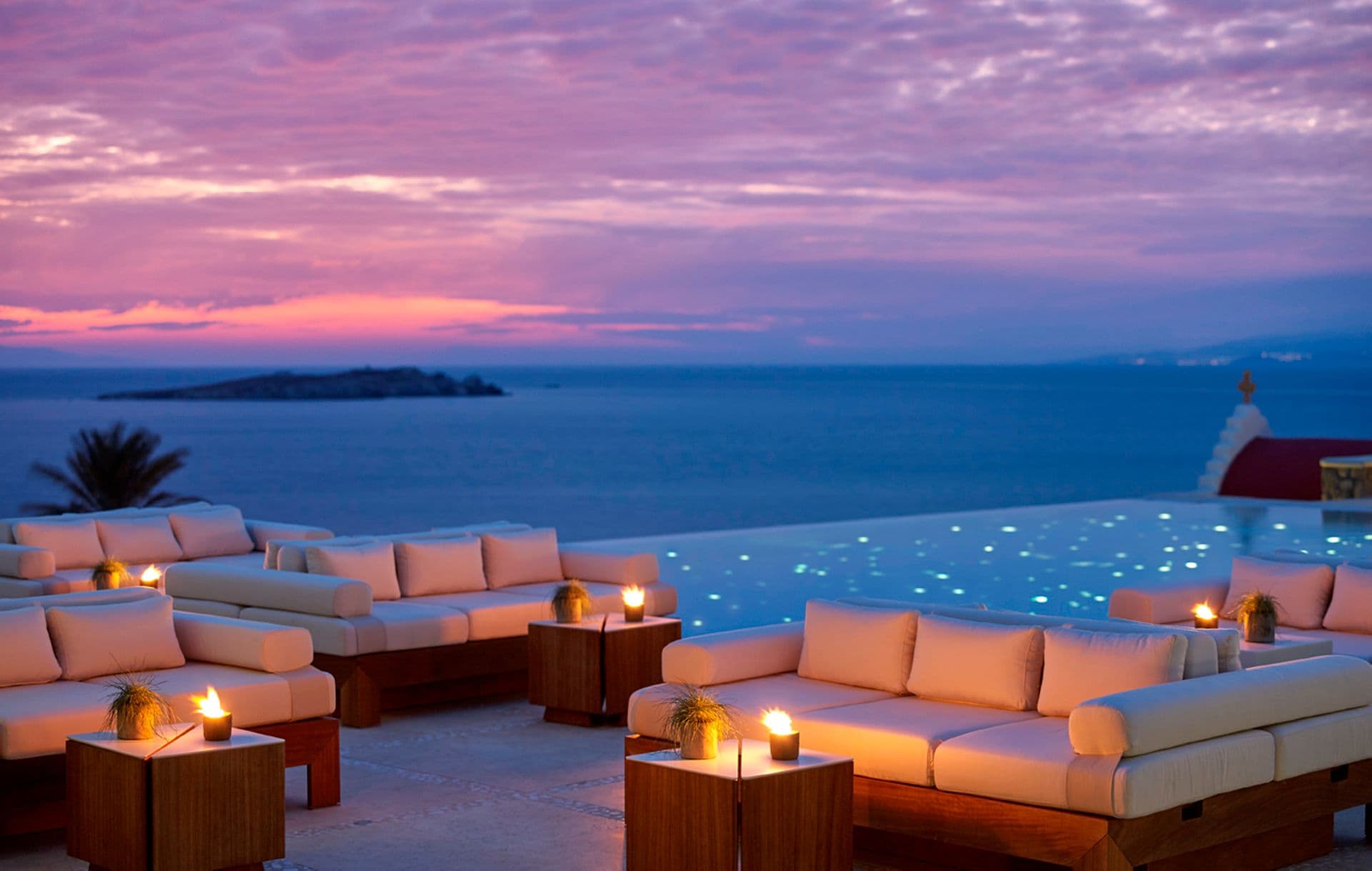 Bill & Coo Suites and Lounge Sunset Lounge
