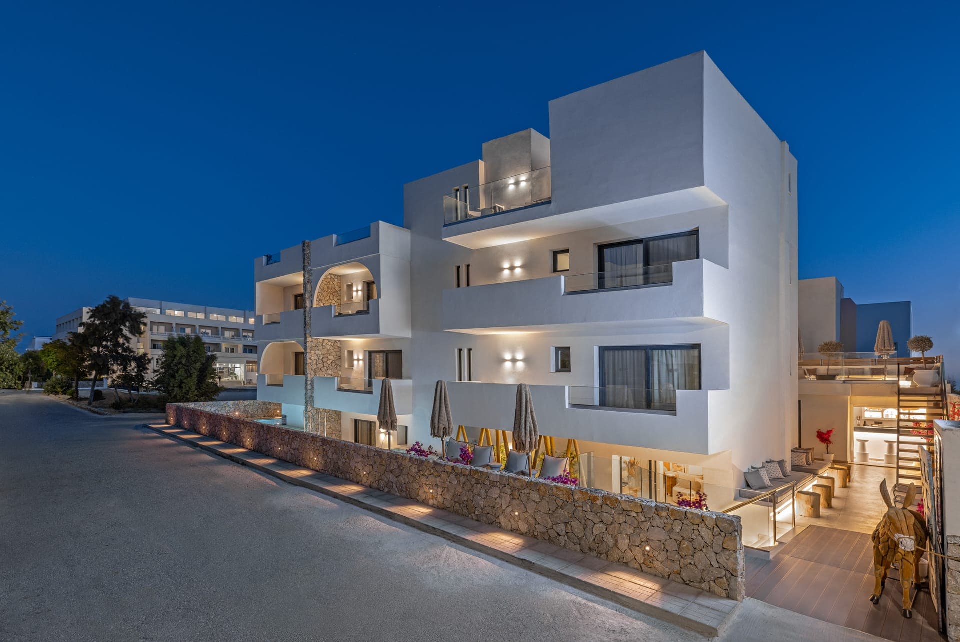 properties-CABANAWHIT-0.jpg