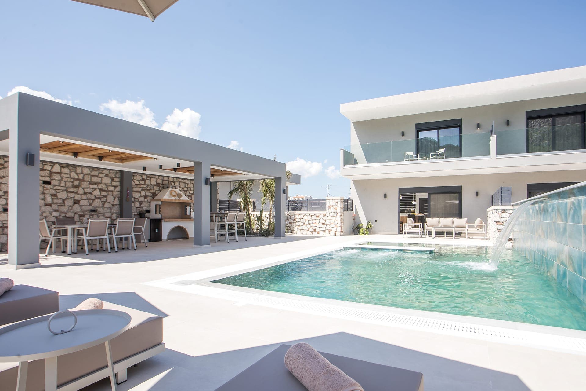properties-CALMALUXV-0.jpg