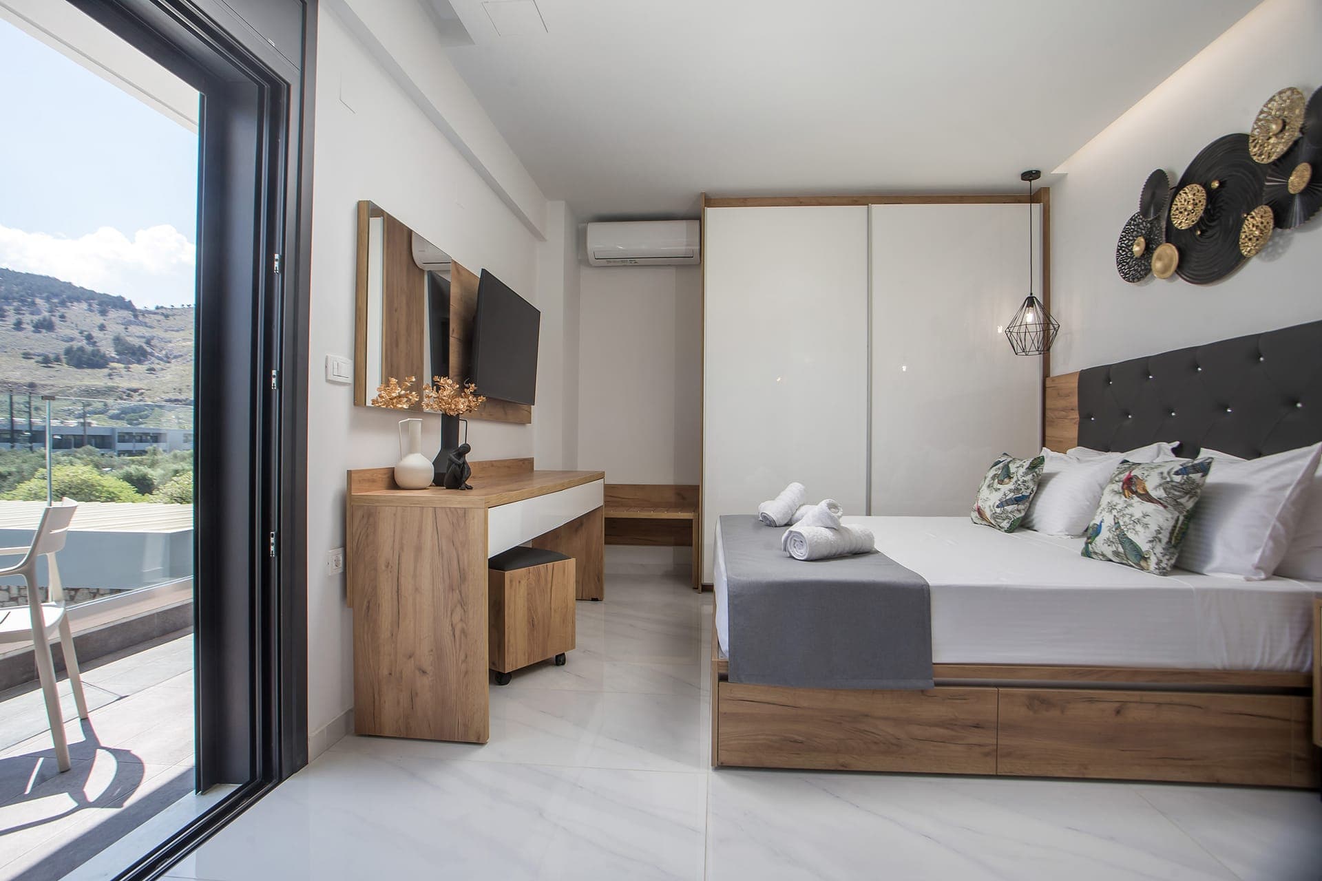 properties-CALMALUXV-1.jpg