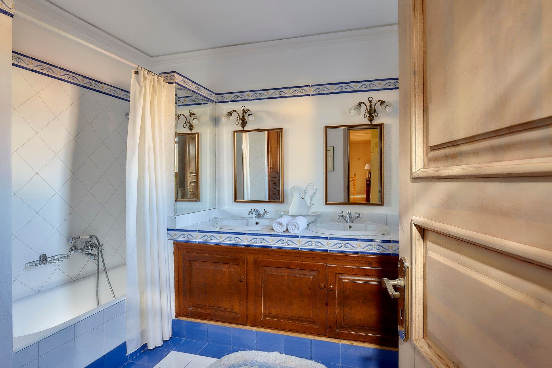 properties-CASTELLOVD-3.jpg