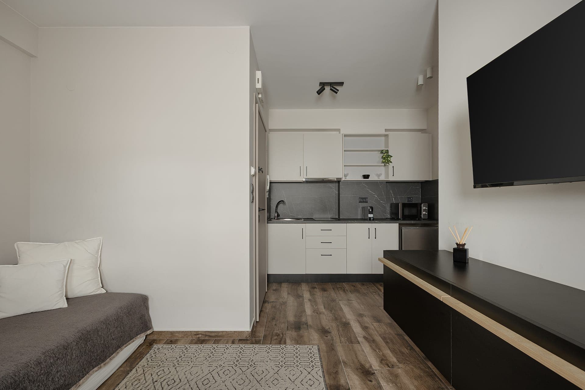 properties-CASTLEIOAN-2.jpg