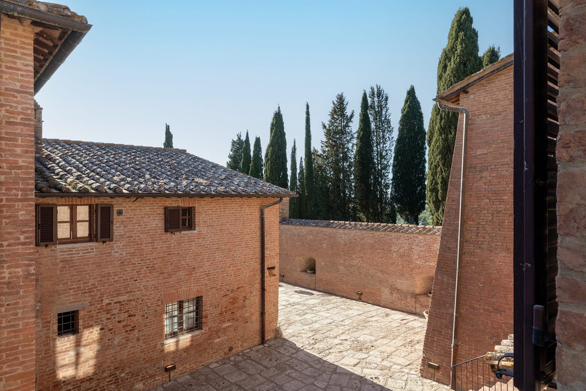 properties-CASTLEONIN-4.jpg