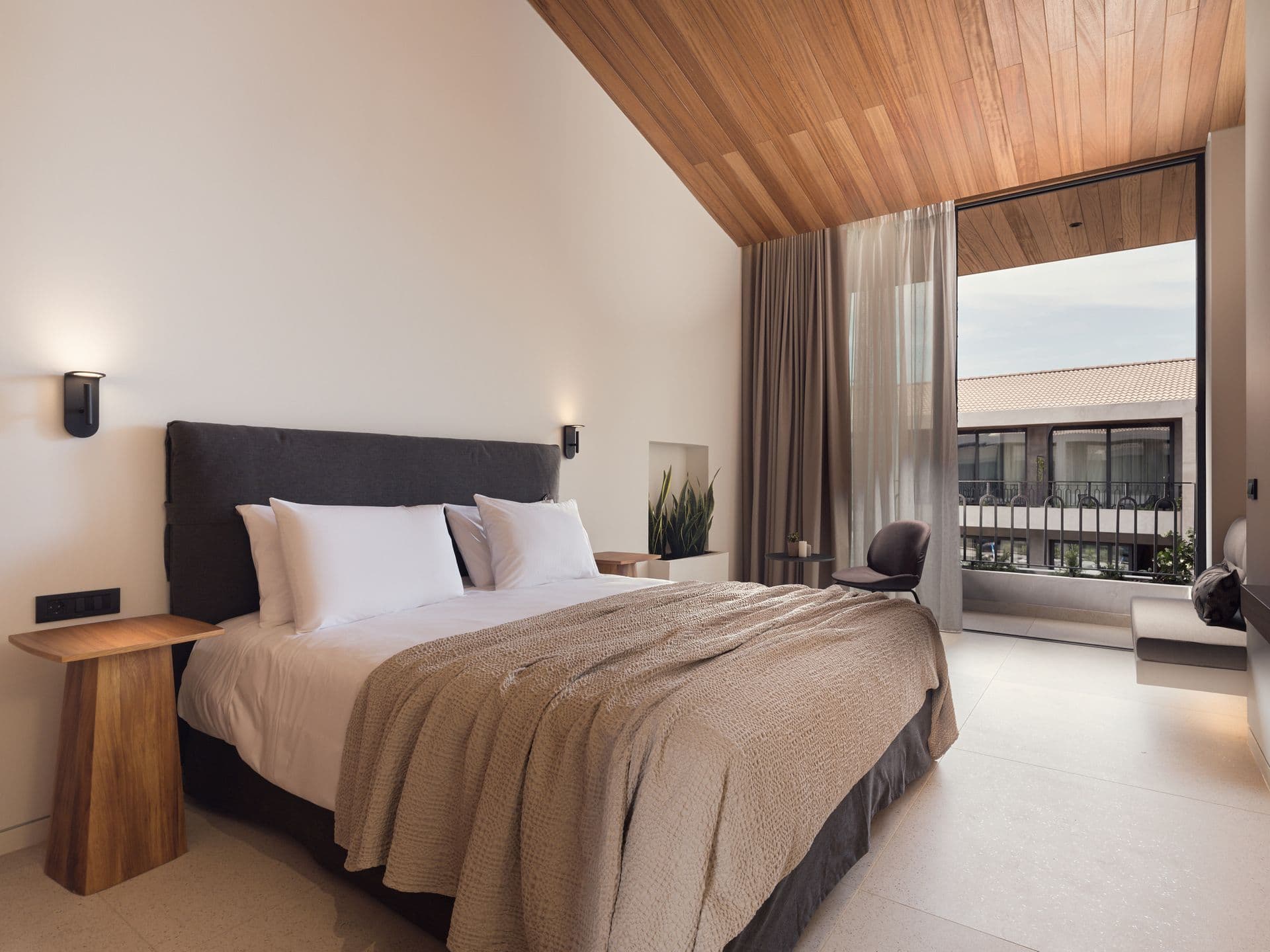 properties-CONTESSUIT-2.jpg