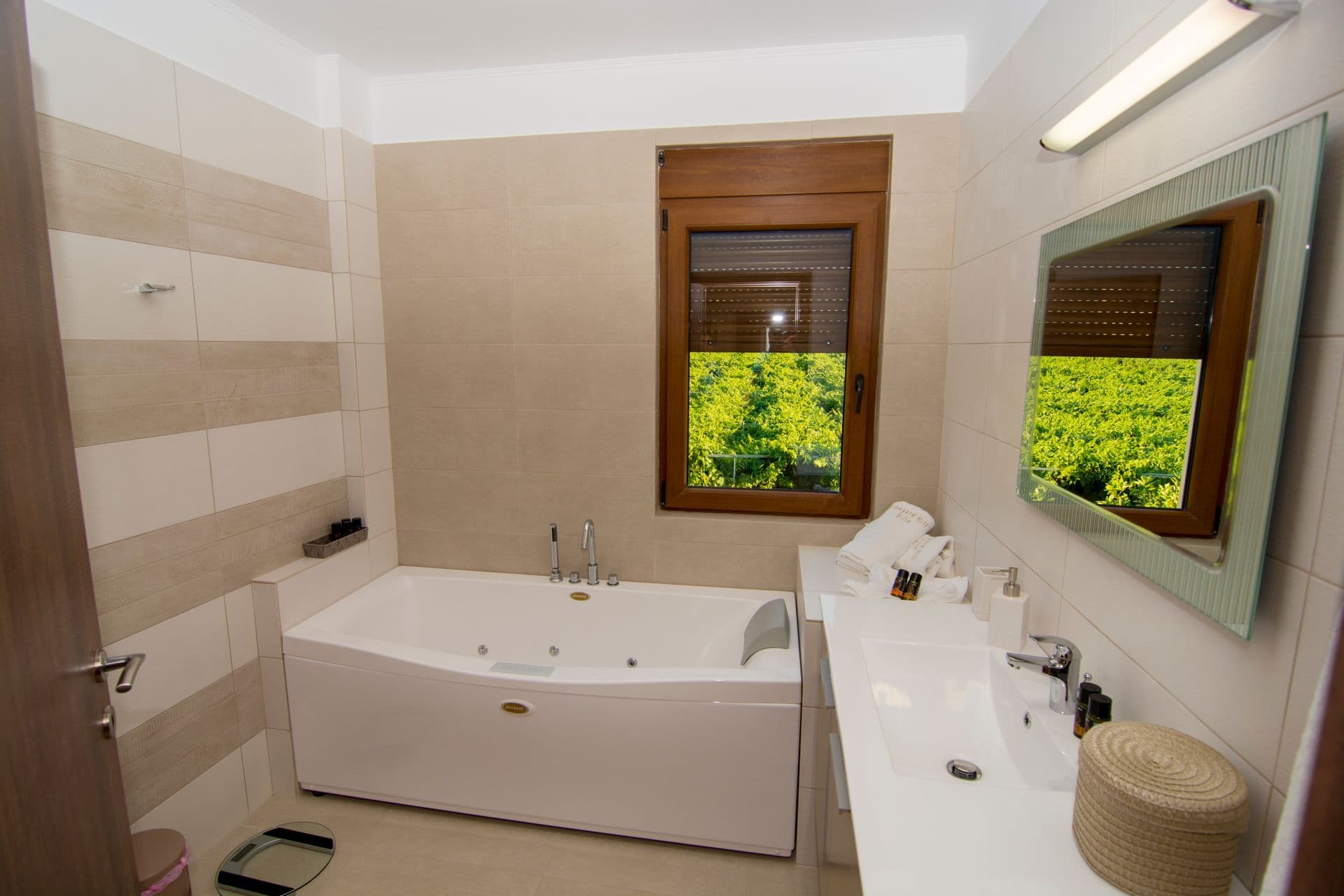 properties-CRETANVHHV-3.jpg