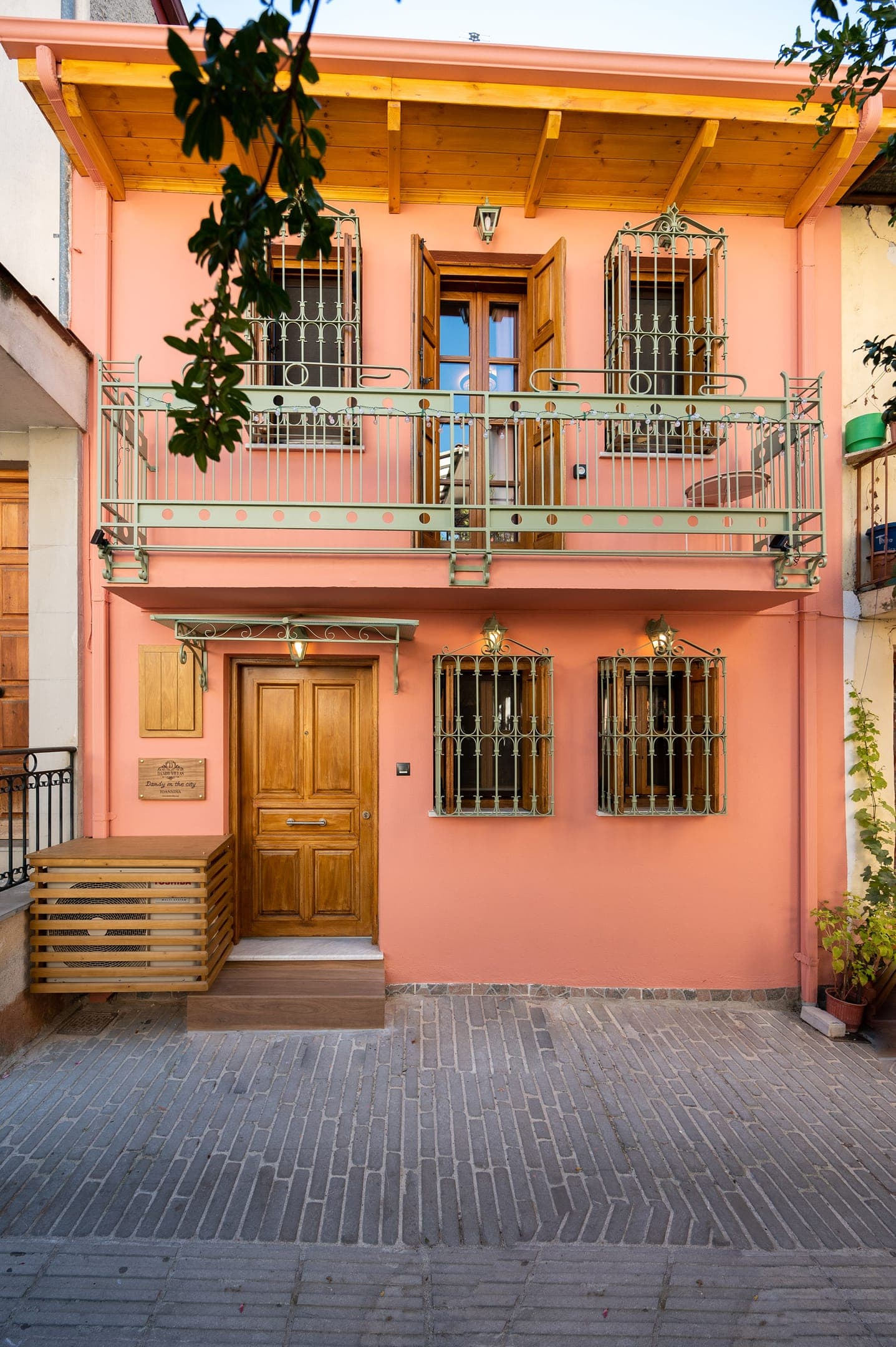 properties-DANDYIOANN-2.jpg
