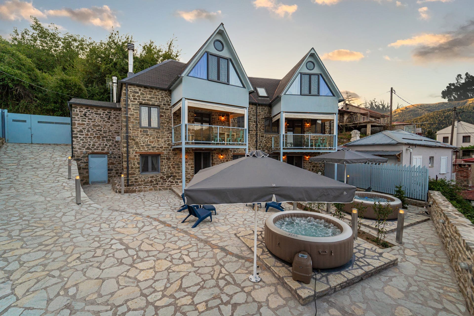 properties-DANDYKARP-2.jpg