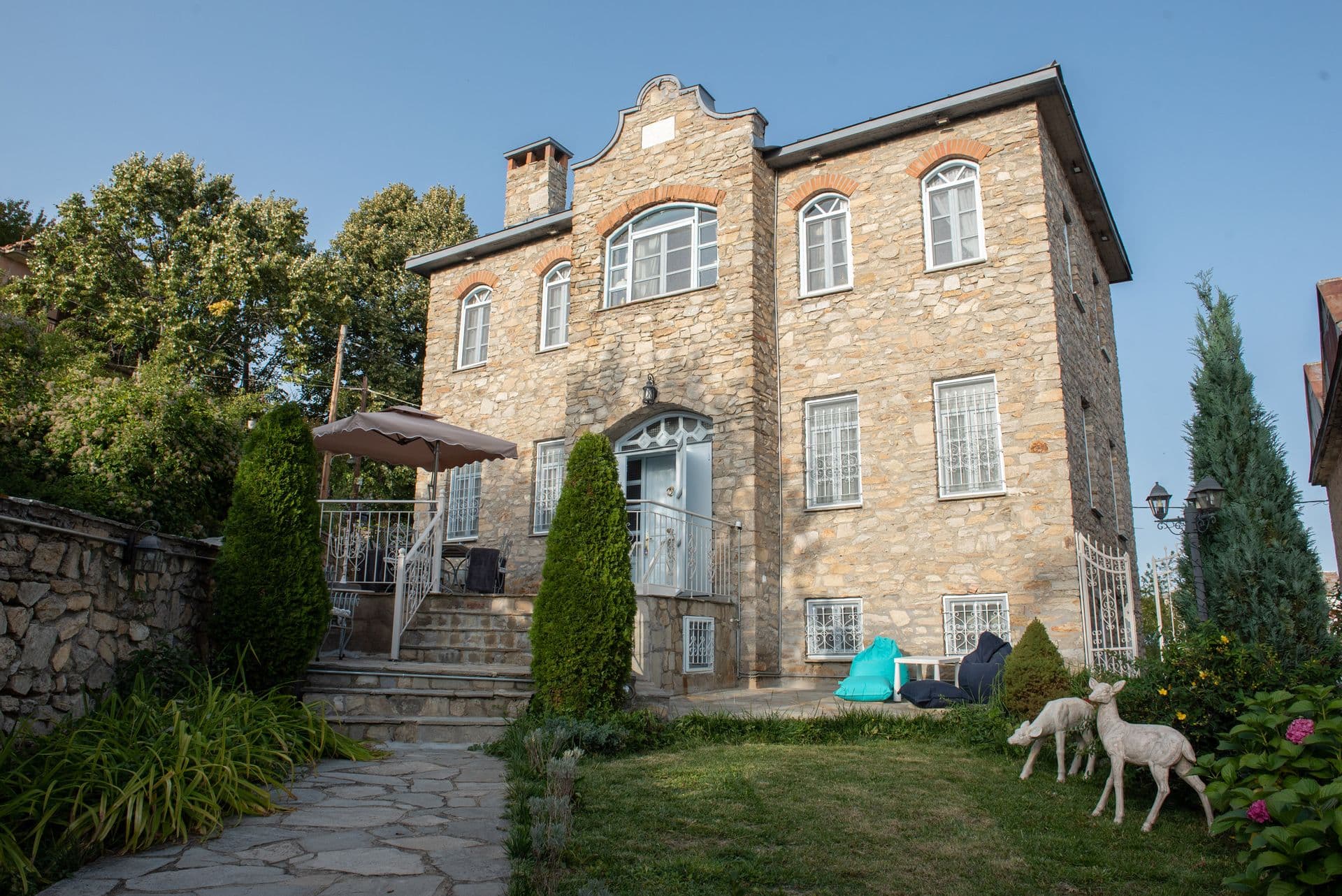 properties-DANDYNYMF-1.jpg