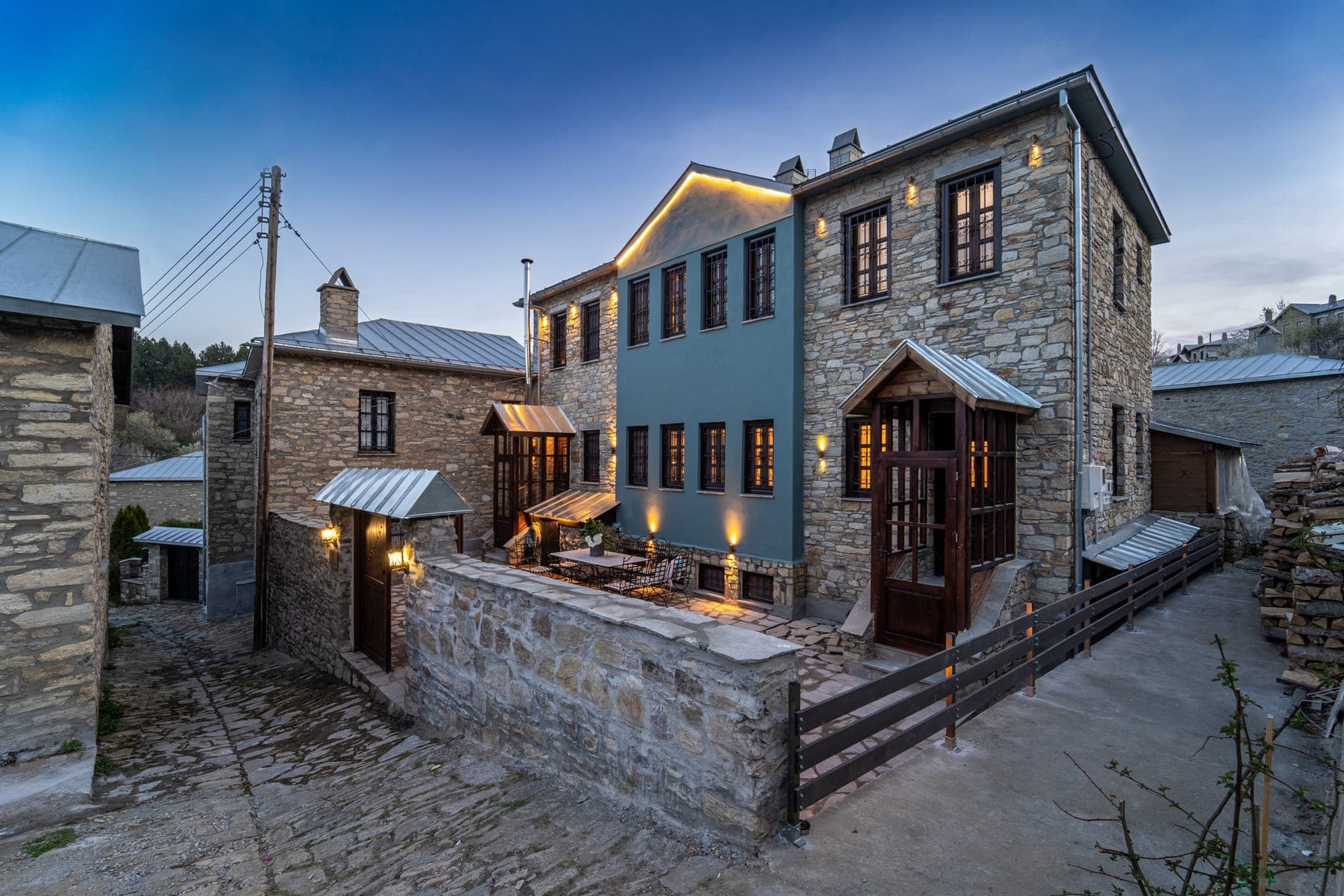 properties-DANDYQUEEN-0.jpg