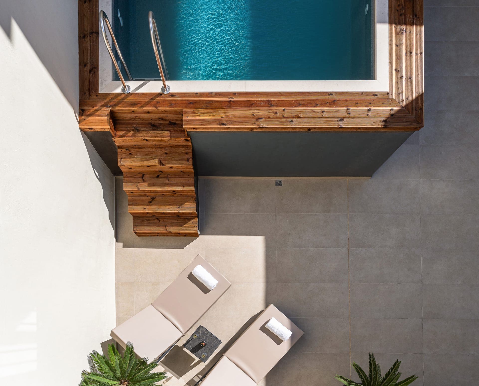 Pool area !