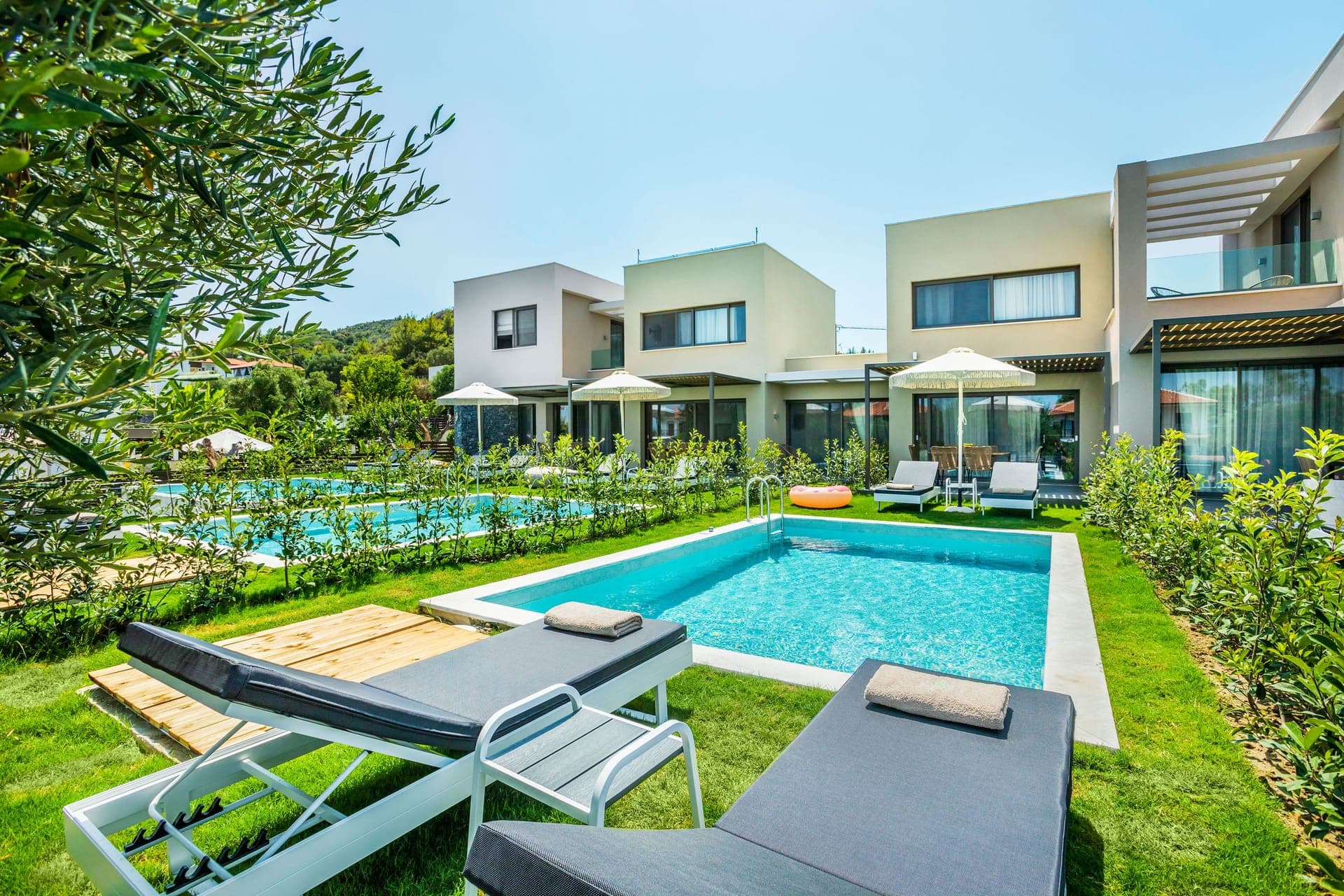 properties-DIONLUXVIL-0.jpg