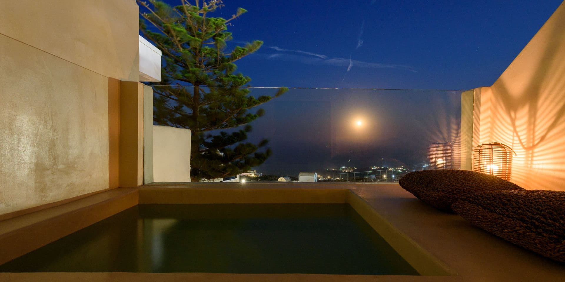 Outdoor heated jacuzzi with breathtaking sea view