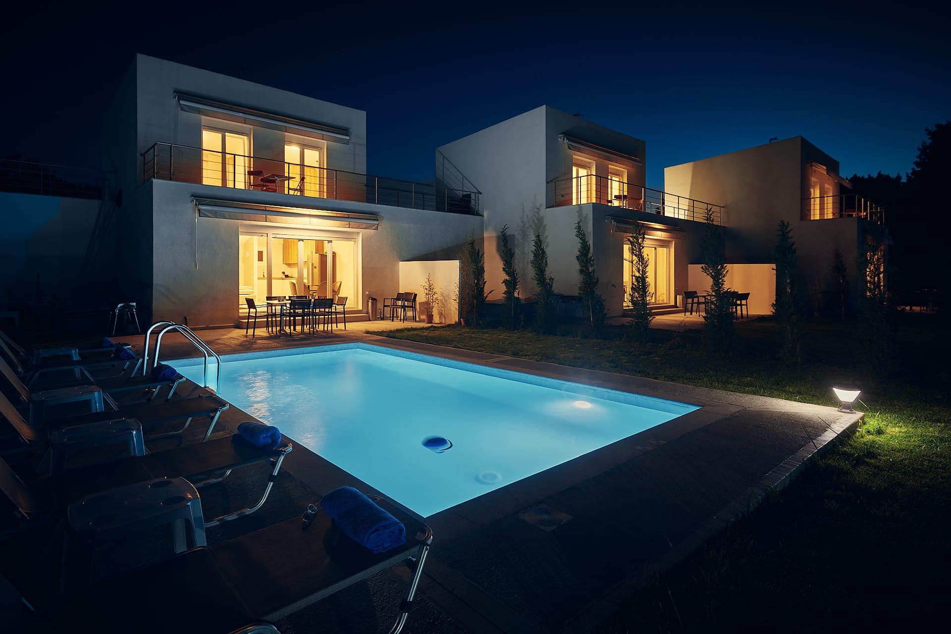 Luxury villa with illuminated private pool and peaceful Mediterranean atmosphere designed for unforgettable evenings in Halkidiki.