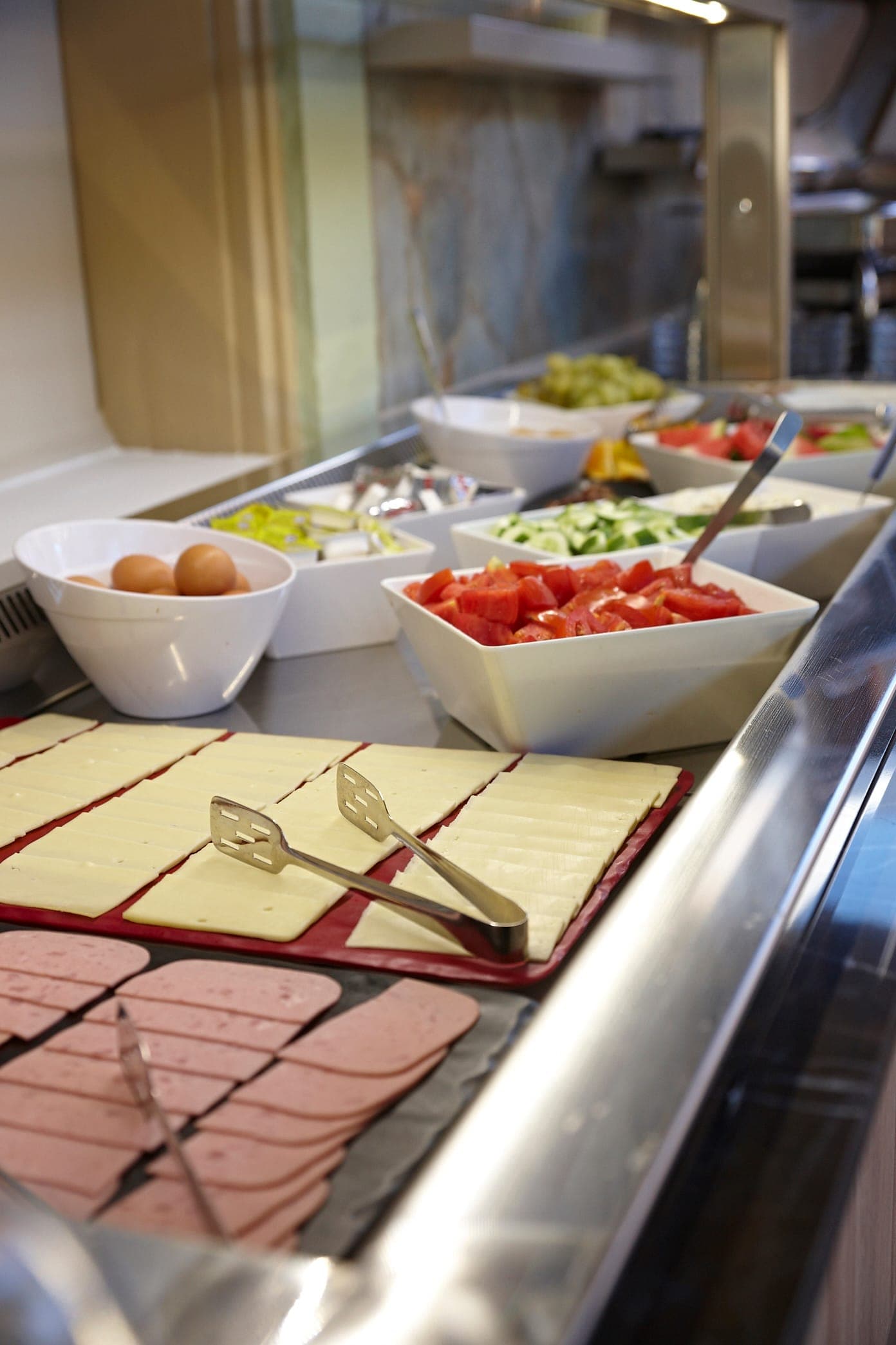 BREAKFAST FRESH  BUFFET