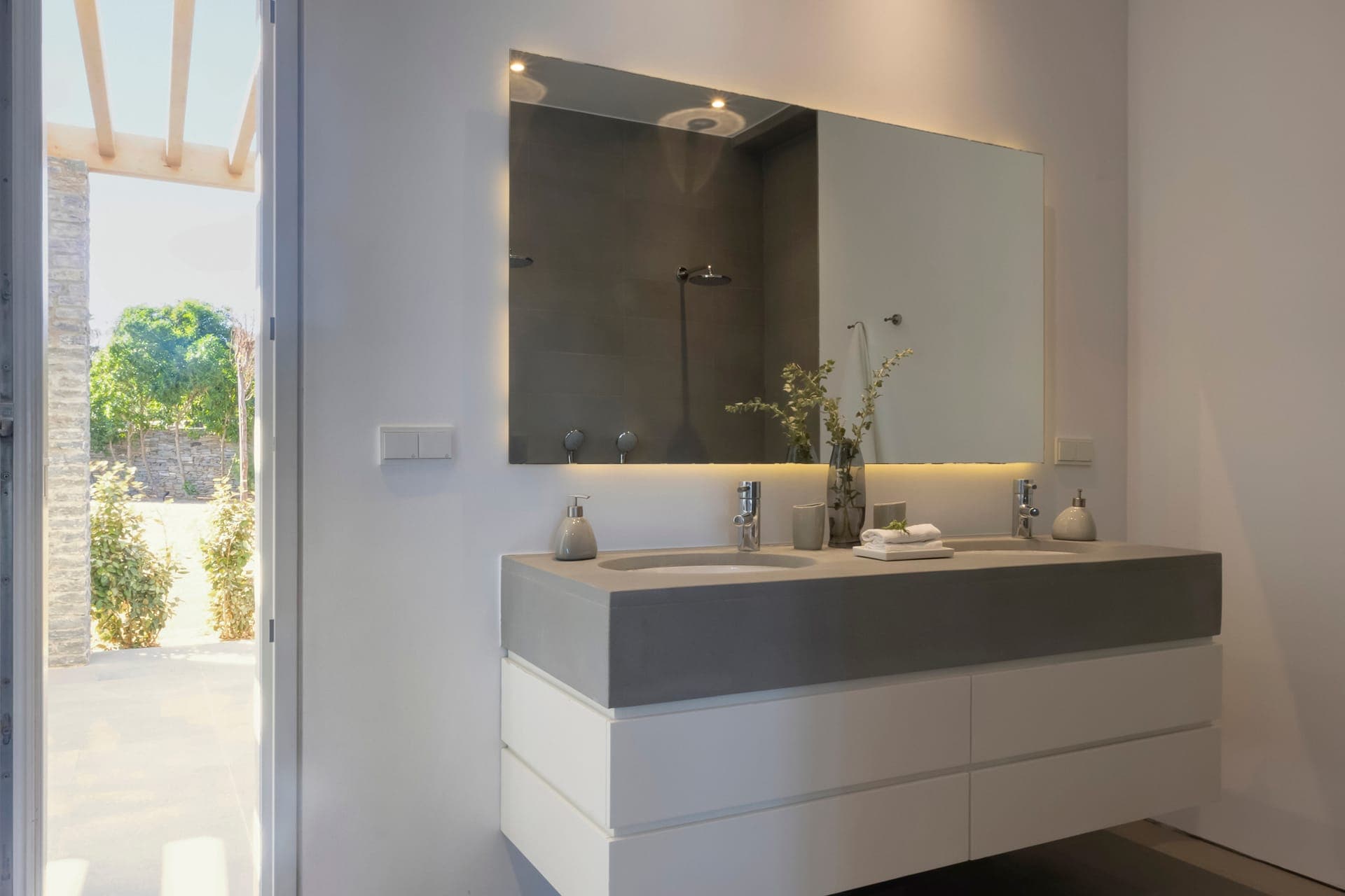 properties-ELESIA-1.jpg