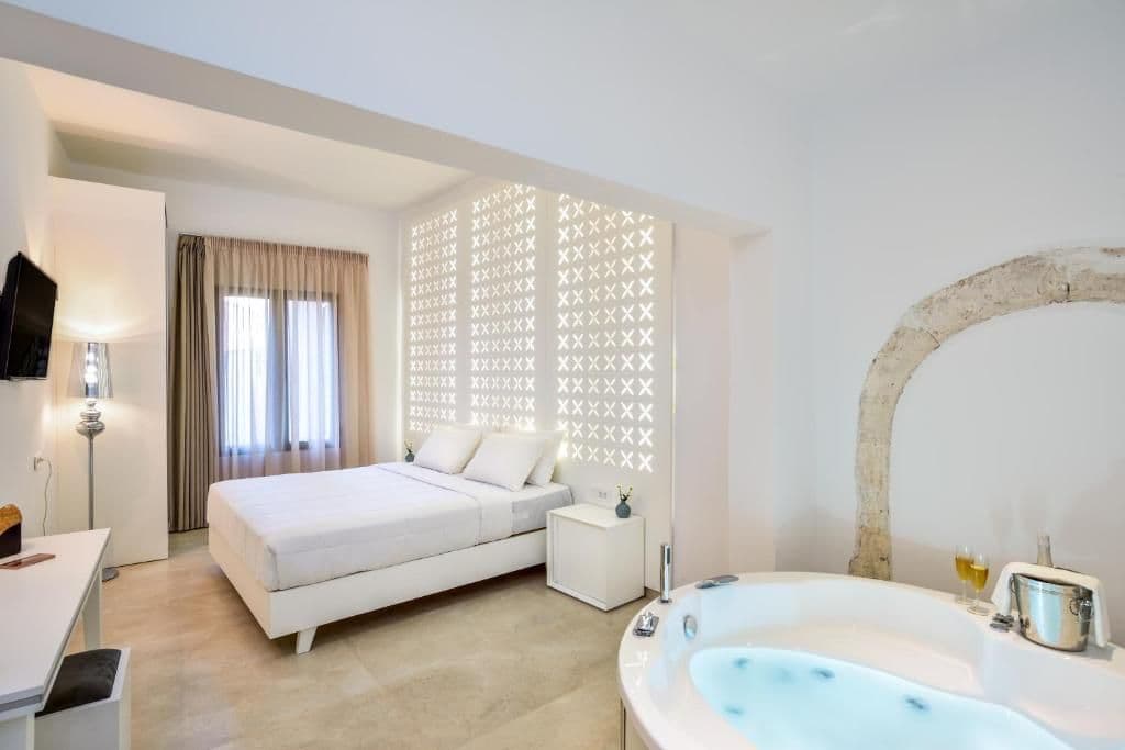 properties-ELIALUXRES-0.jpg