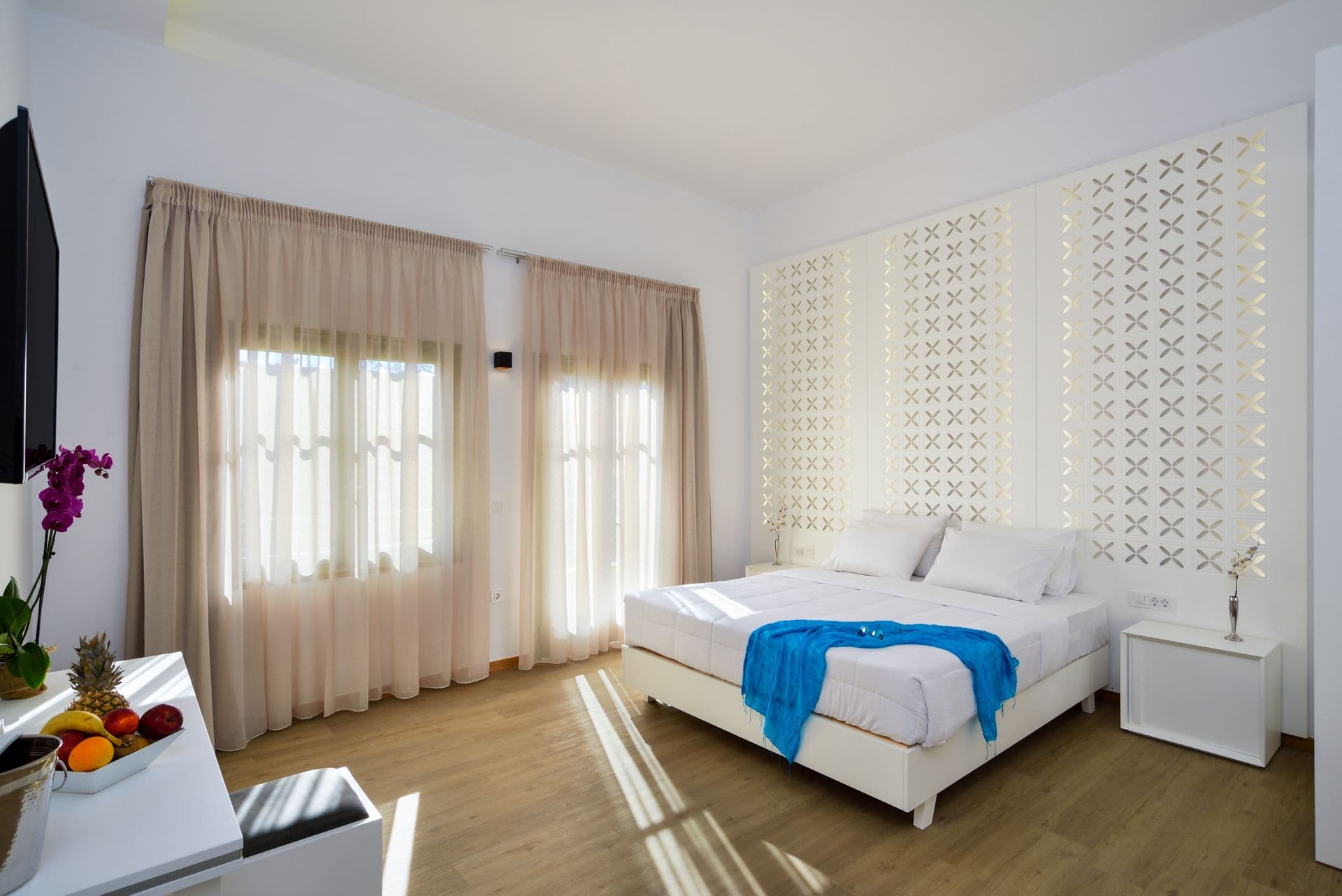 properties-ELIALUXRES-1.jpg