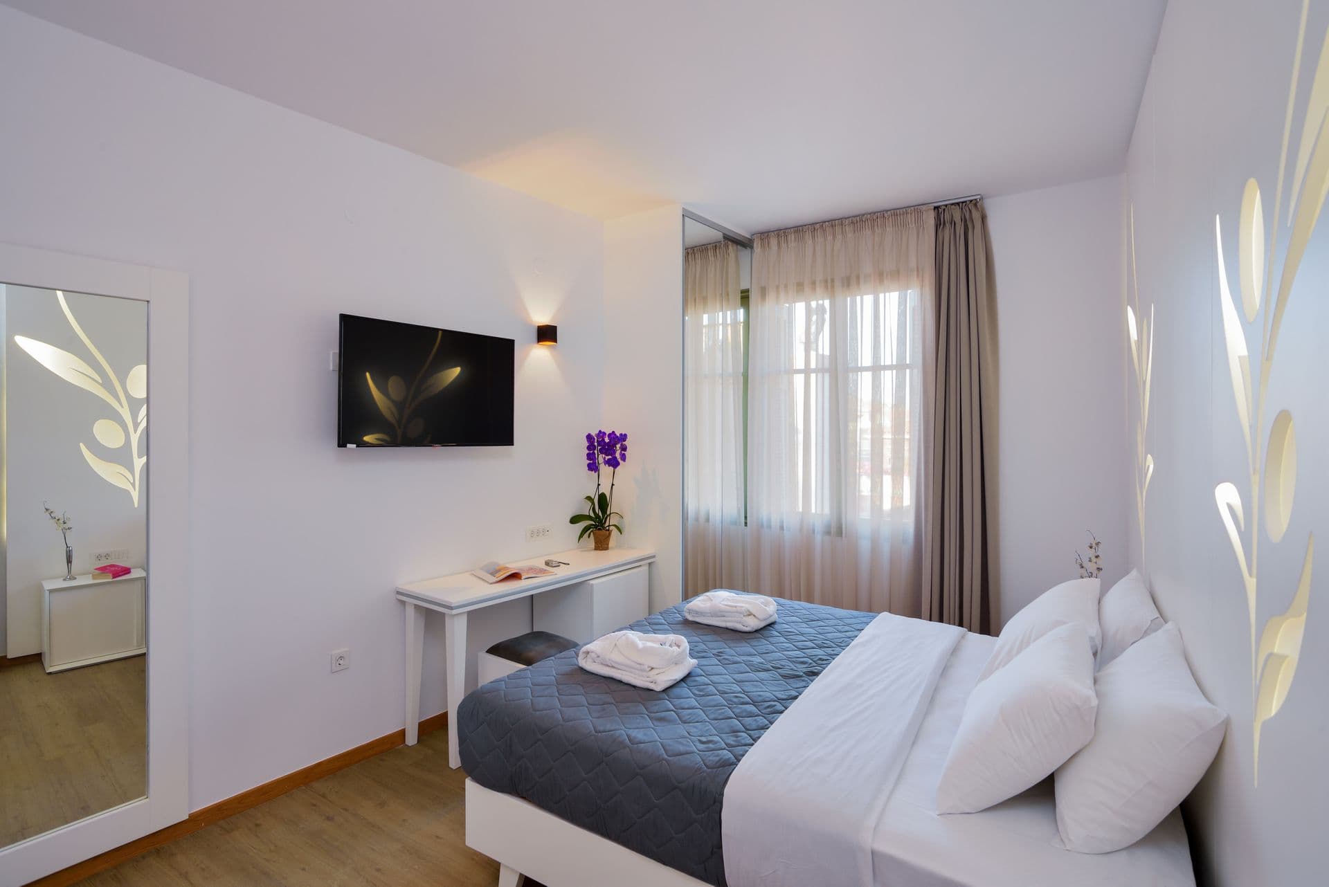 properties-ELIALUXRES-2.jpg